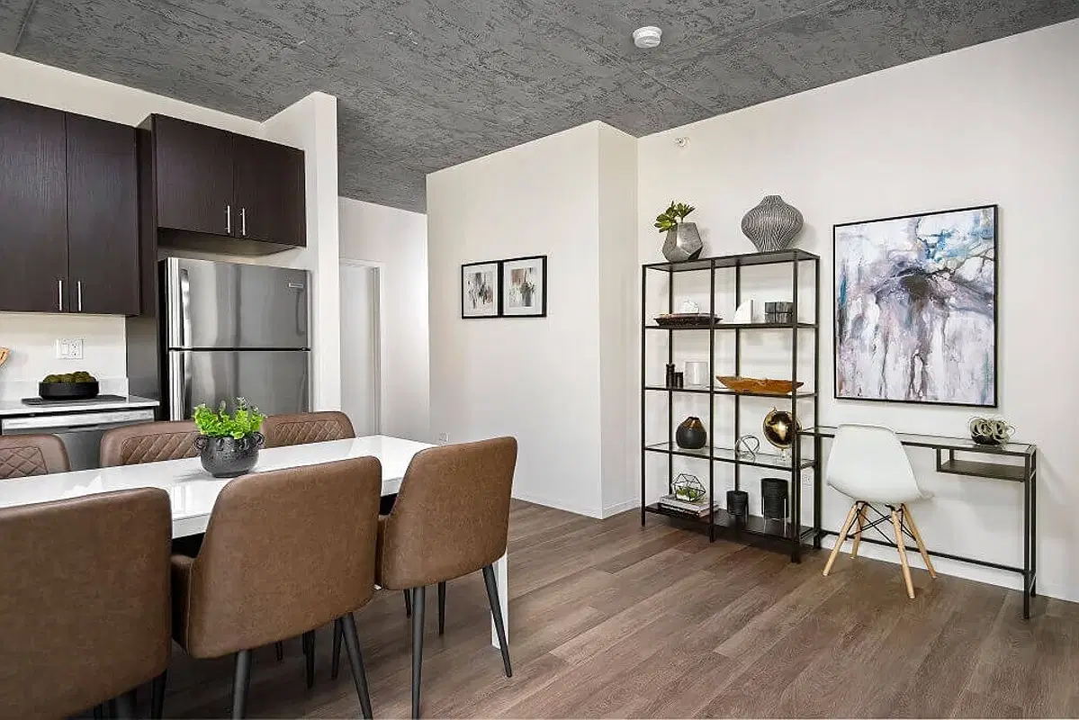 Coeval, Chicago – Amenities