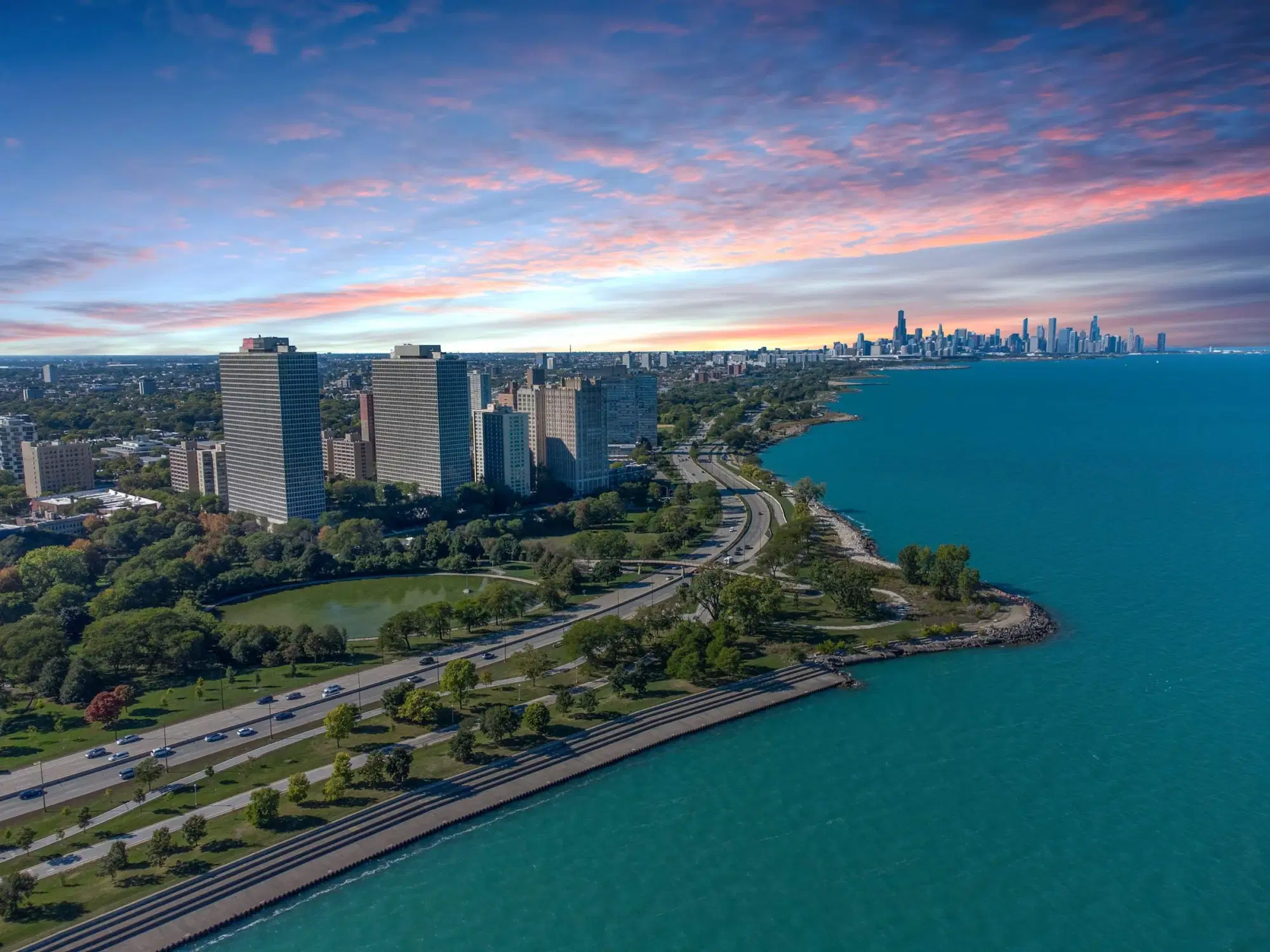 Twin Towers Apartments, Chicago – Exterior