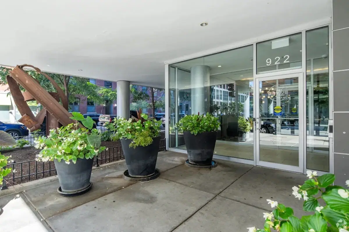 Circa 922, Chicago – Common Area