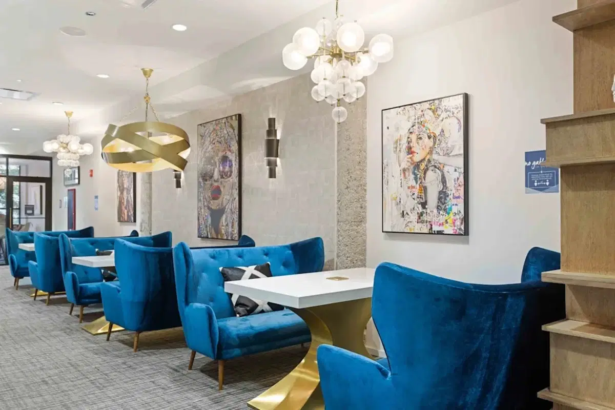 Circa 922, Chicago – Common Area