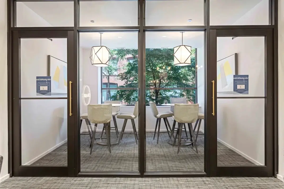 Circa 922, Chicago – Common Area
