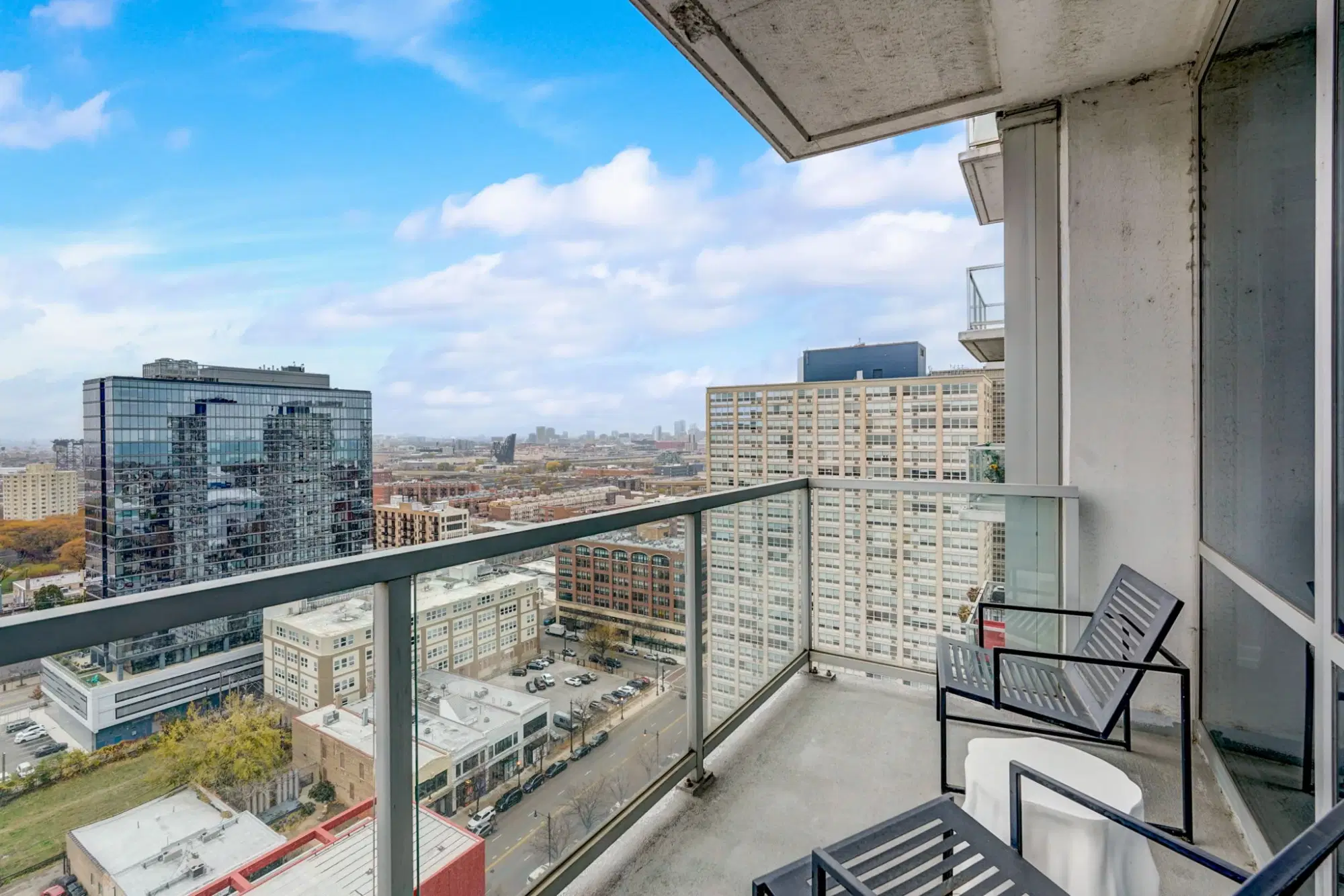 Arrive Lex, Chicago – Exterior