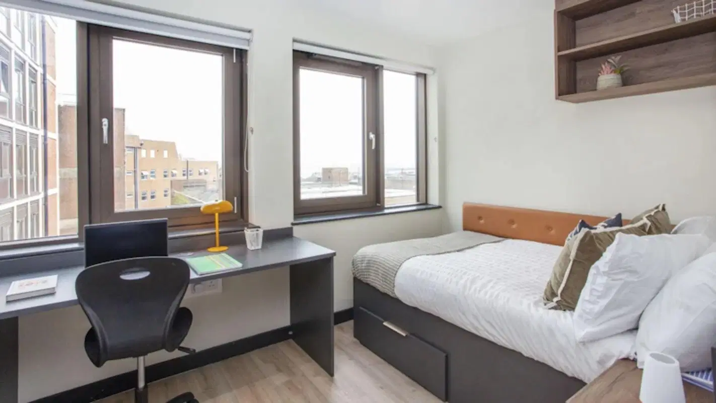 Crown House, Brighton – Premium Plus Studio