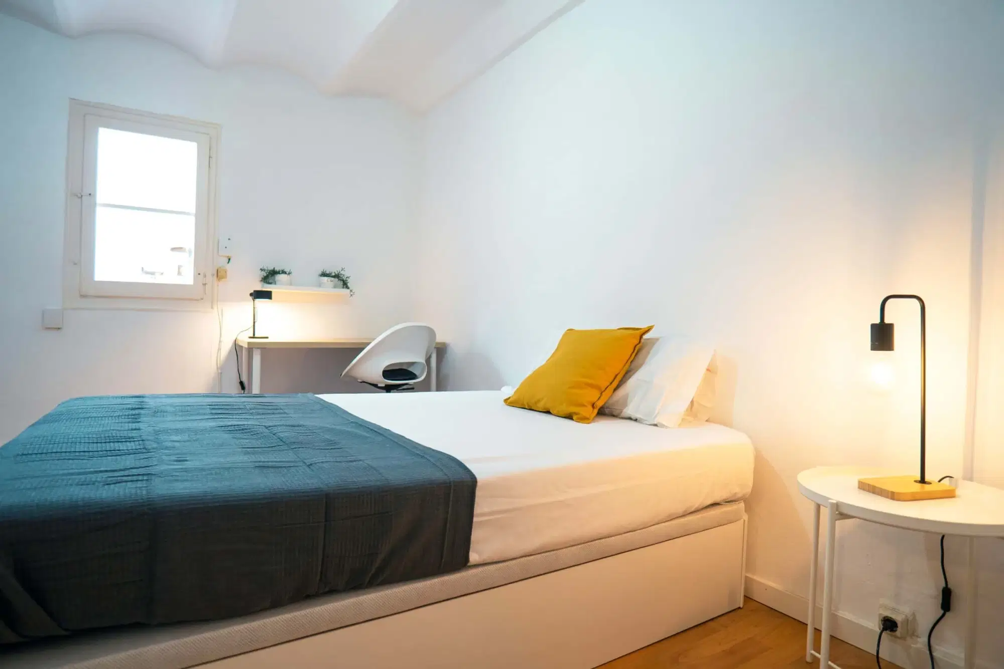 SPC 8015, Barcelona – #130832: Room in a 4 Bedroom 2 Bathroom (Carrer Del Comte Borrell)