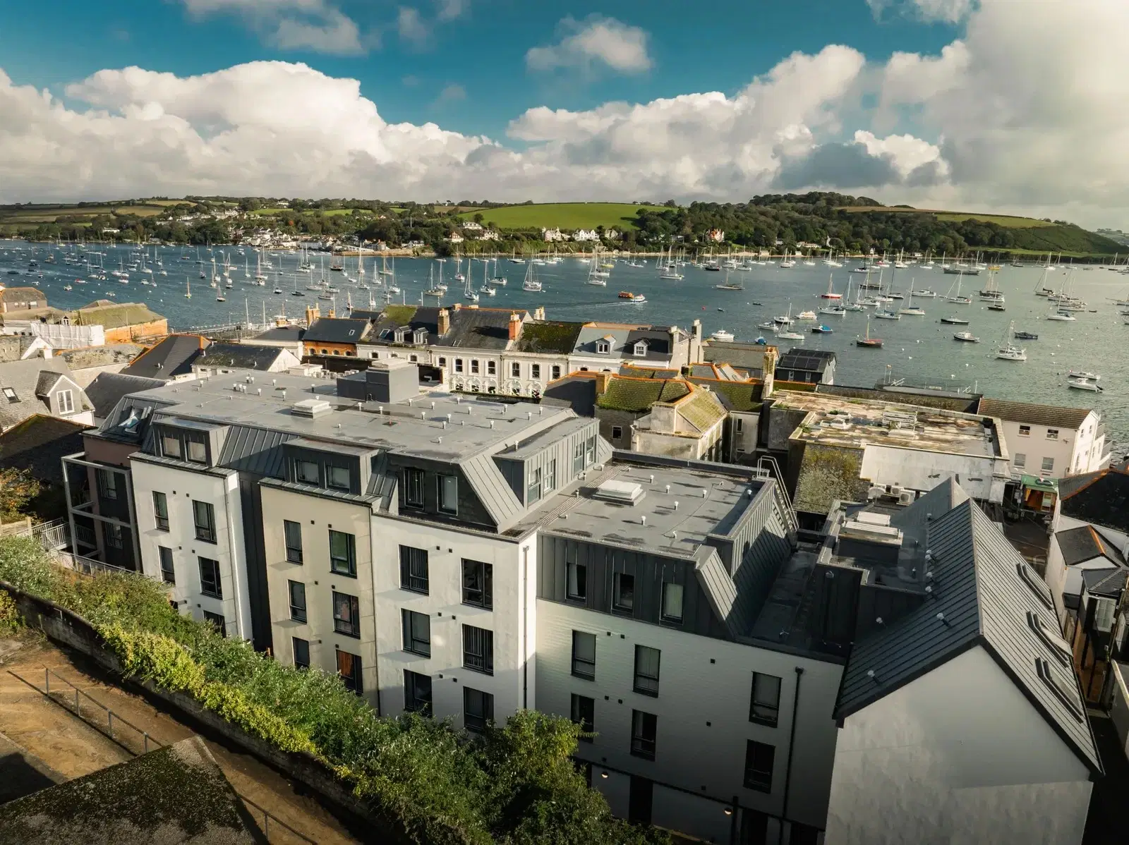 Hydrogen, Falmouth – Exterior