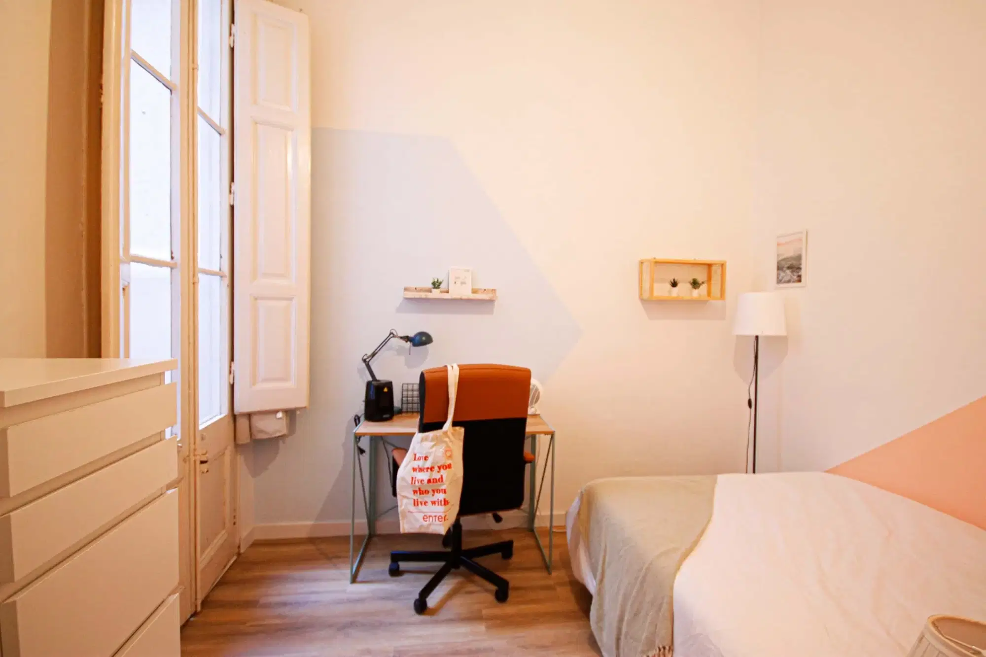 SPC 8015, Barcelona – #128769: Room in a 6 Bedroom 1 Bathroom (Carrer D'Aragó)