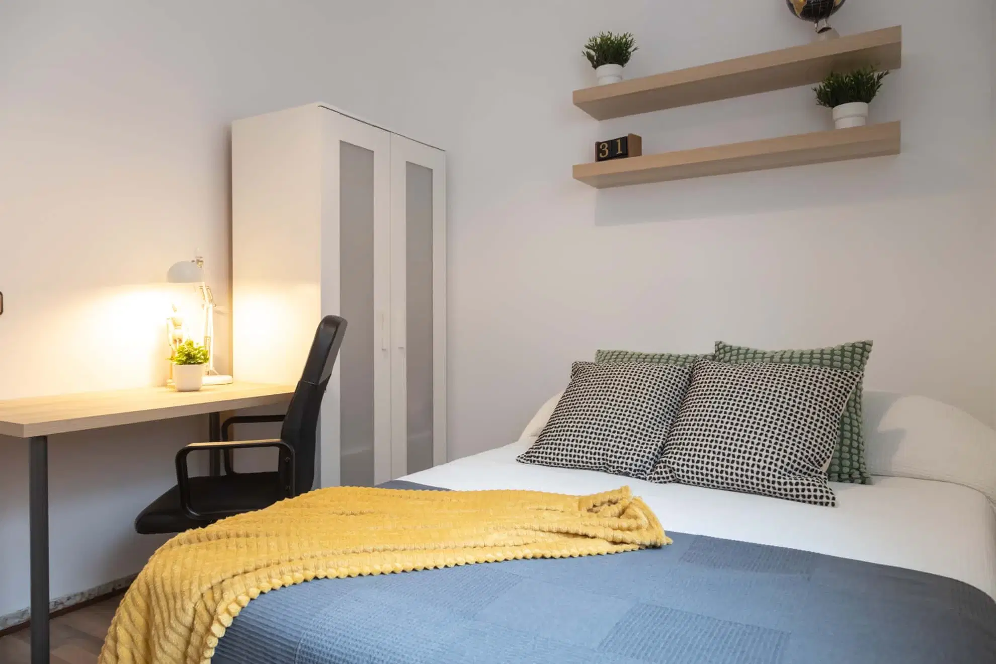 SPC 28015, Madrid – #88565: Room in 9 Bedroom 3 Bathroom (Calle De Guzmán El Bueno)