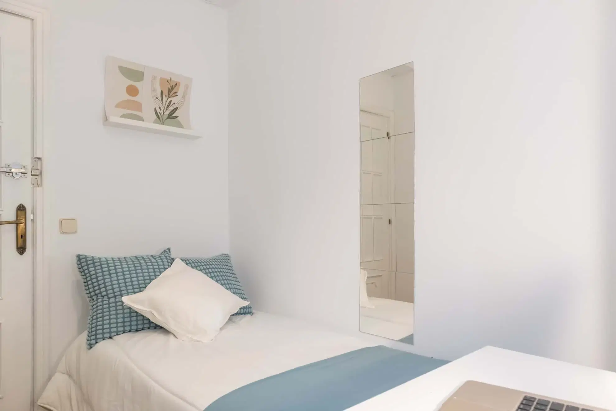 SPC 28015, Madrid – #37156: Room in 6 Bedroom 3 Bathroom (Calle De Fernández De Los Ríos)