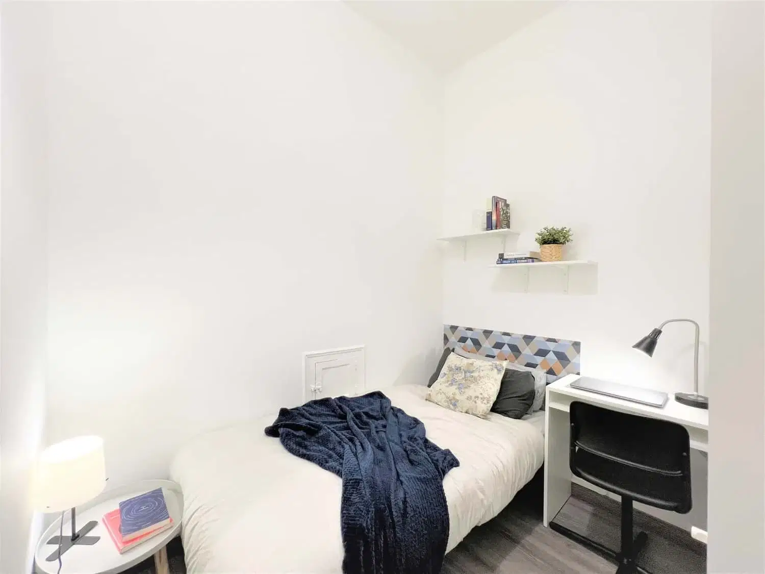 SPC 28015, Madrid – #105838: Room in 6 Bedroom 1 Bathroom (Calle De San Bernardo)