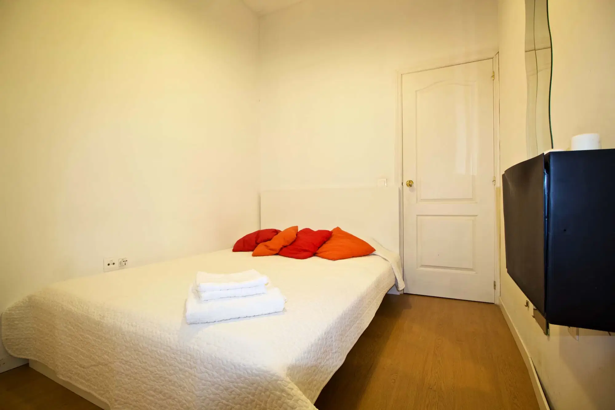 SPC 28015, Madrid – #88523: Room in 7 Bedroom 2 Bathroom (Calle De Hilarión Eslava)