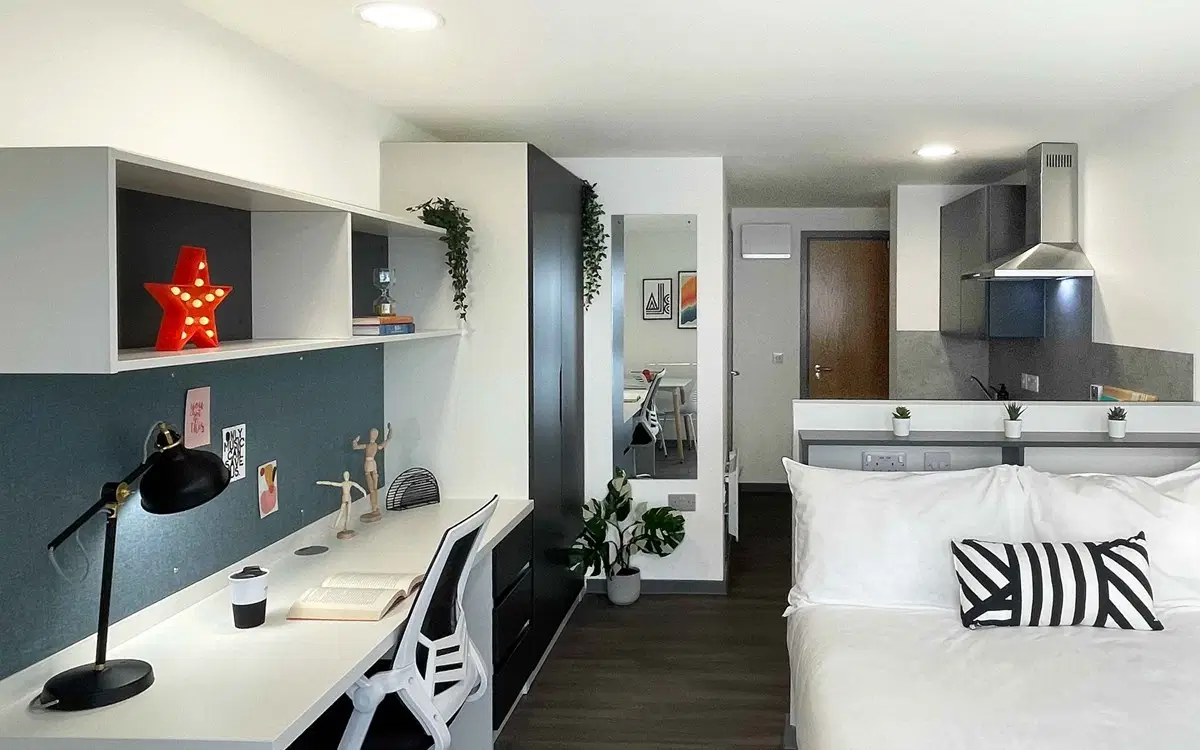 Westfield, Edinburgh – Premium Studio