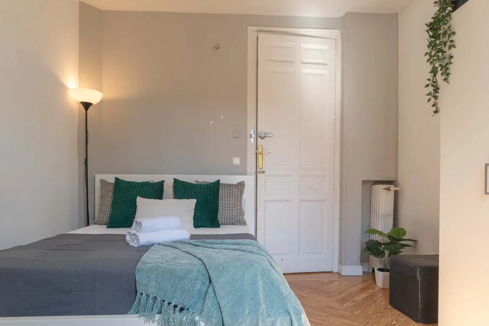 SPC 28009, Madrid – #88573: Room in 7 Bedroom 2 Bathroom (Calle De Narváez)
