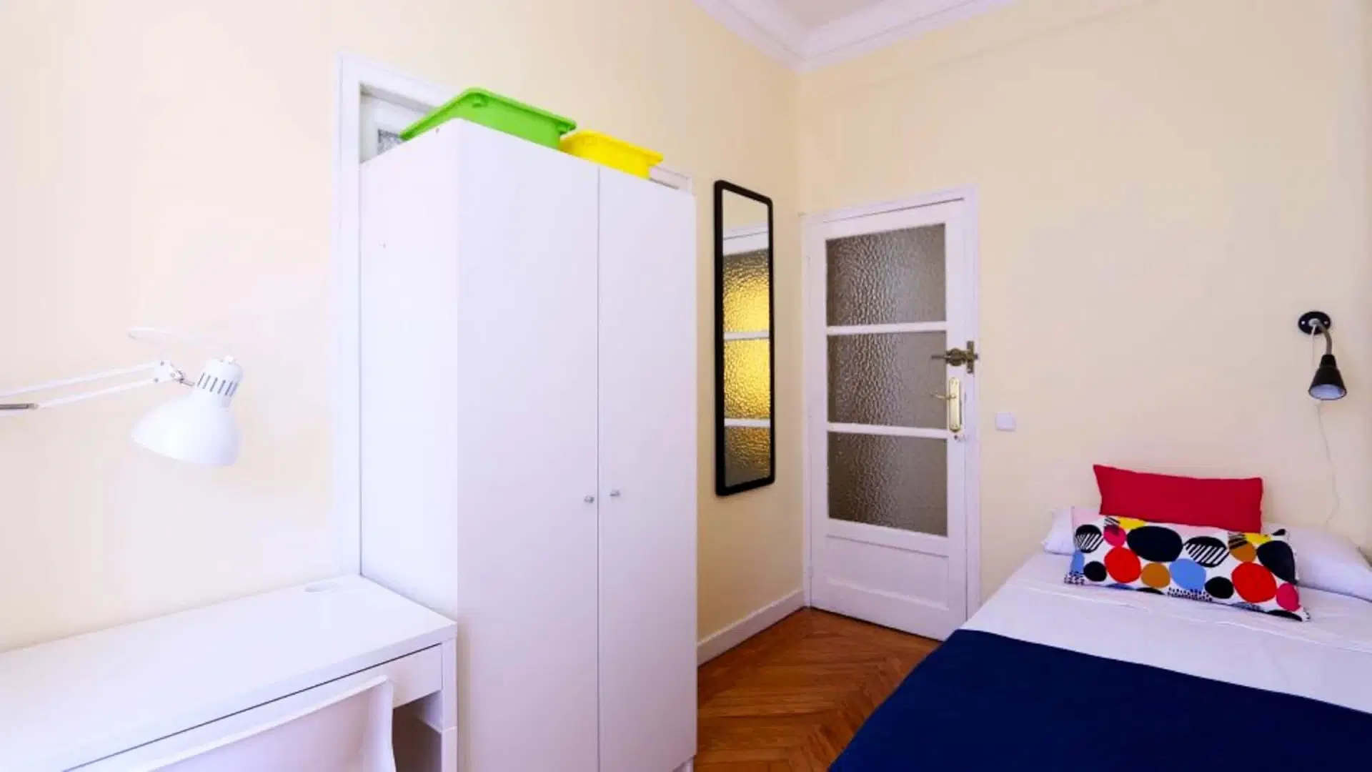 SPC 28009, Madrid – #131233: Room in 13 Bedroom 1 Bathroom (Calle De O'Donnell)