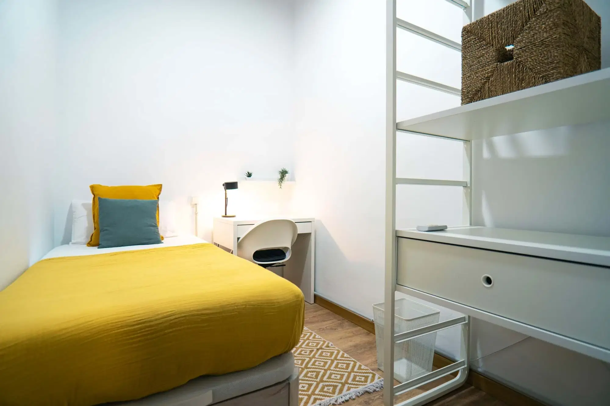 SPC 8001, Barcelona – #131139: Room in a 5 Bedroom 1 Bathroom (Carrer Nou De La Rambla)