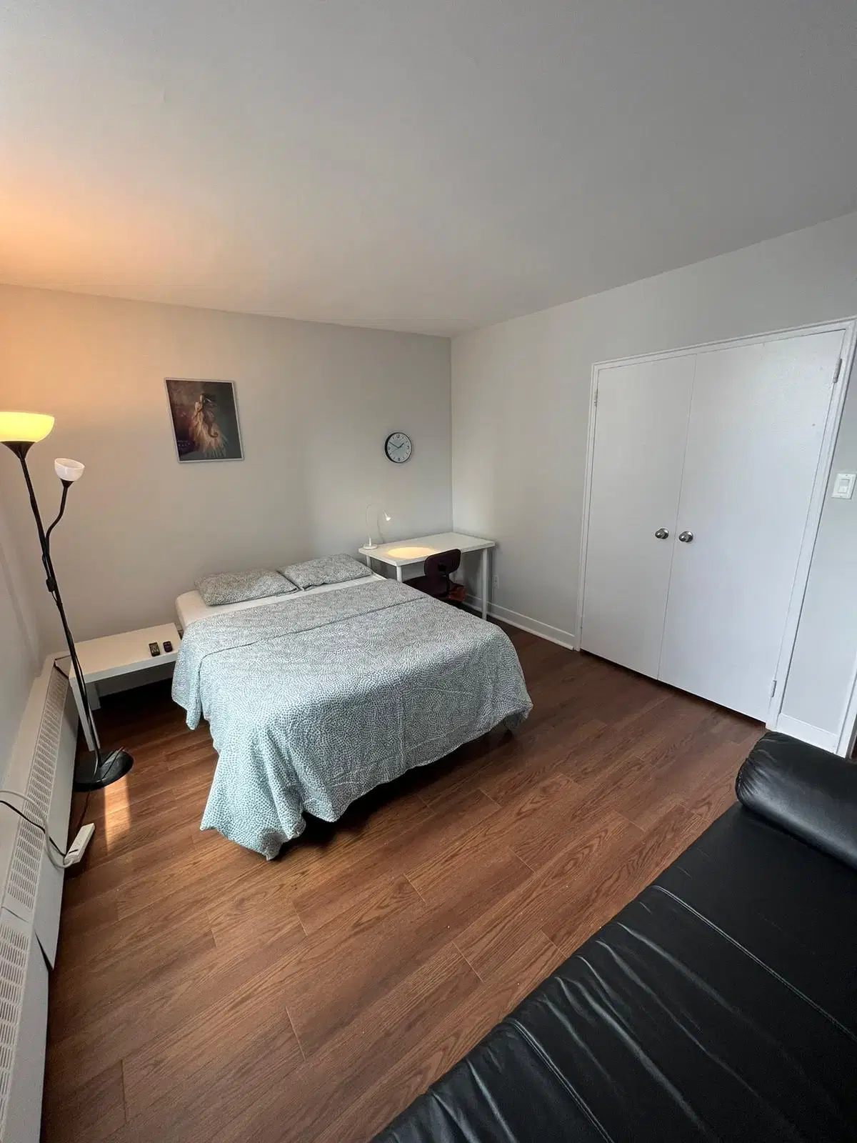 YVR M4, Toronto – 2201 - 111 Davisville
