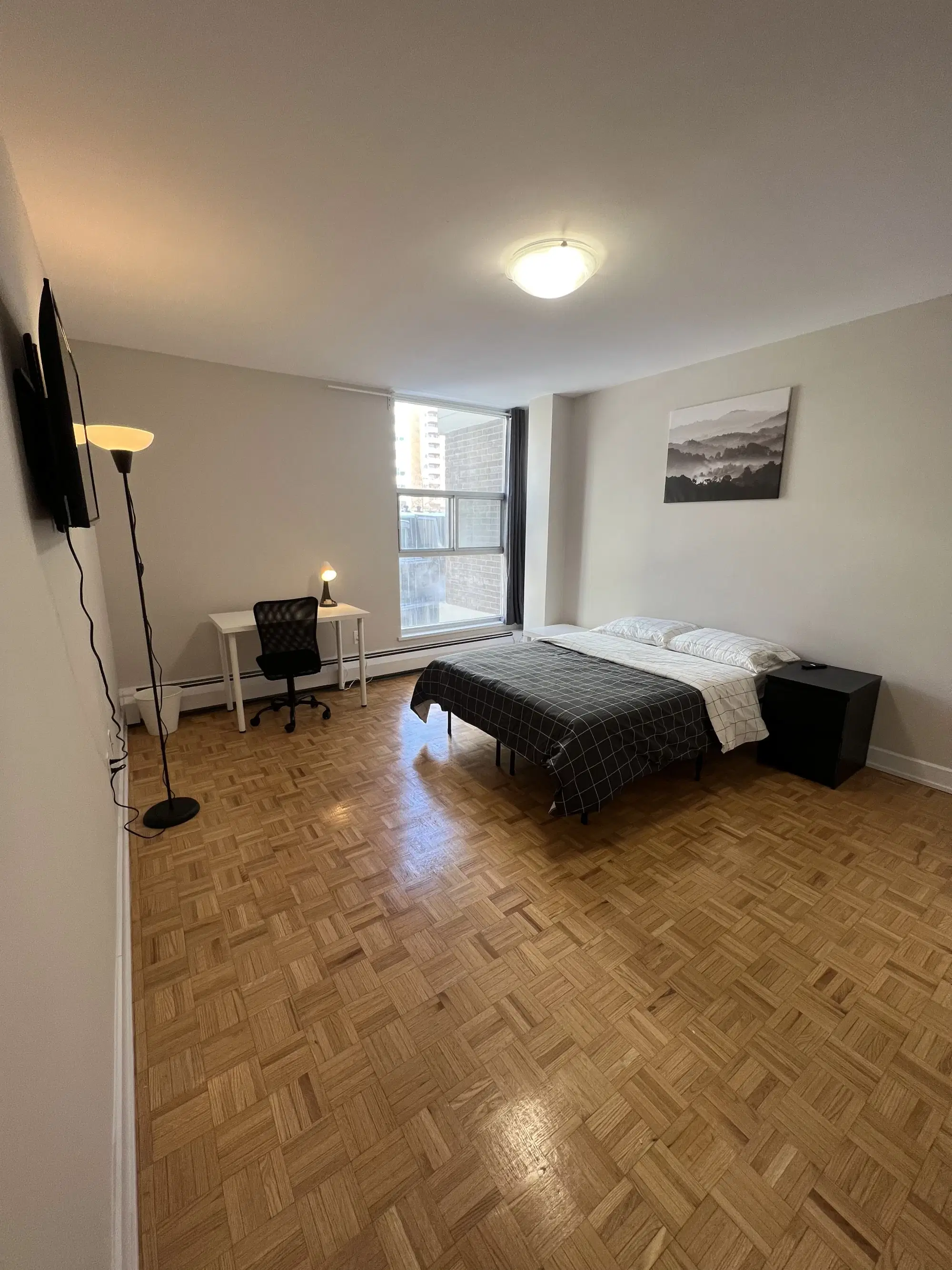 YVR M4, Toronto – 610 - 50 Rosehill Avenue