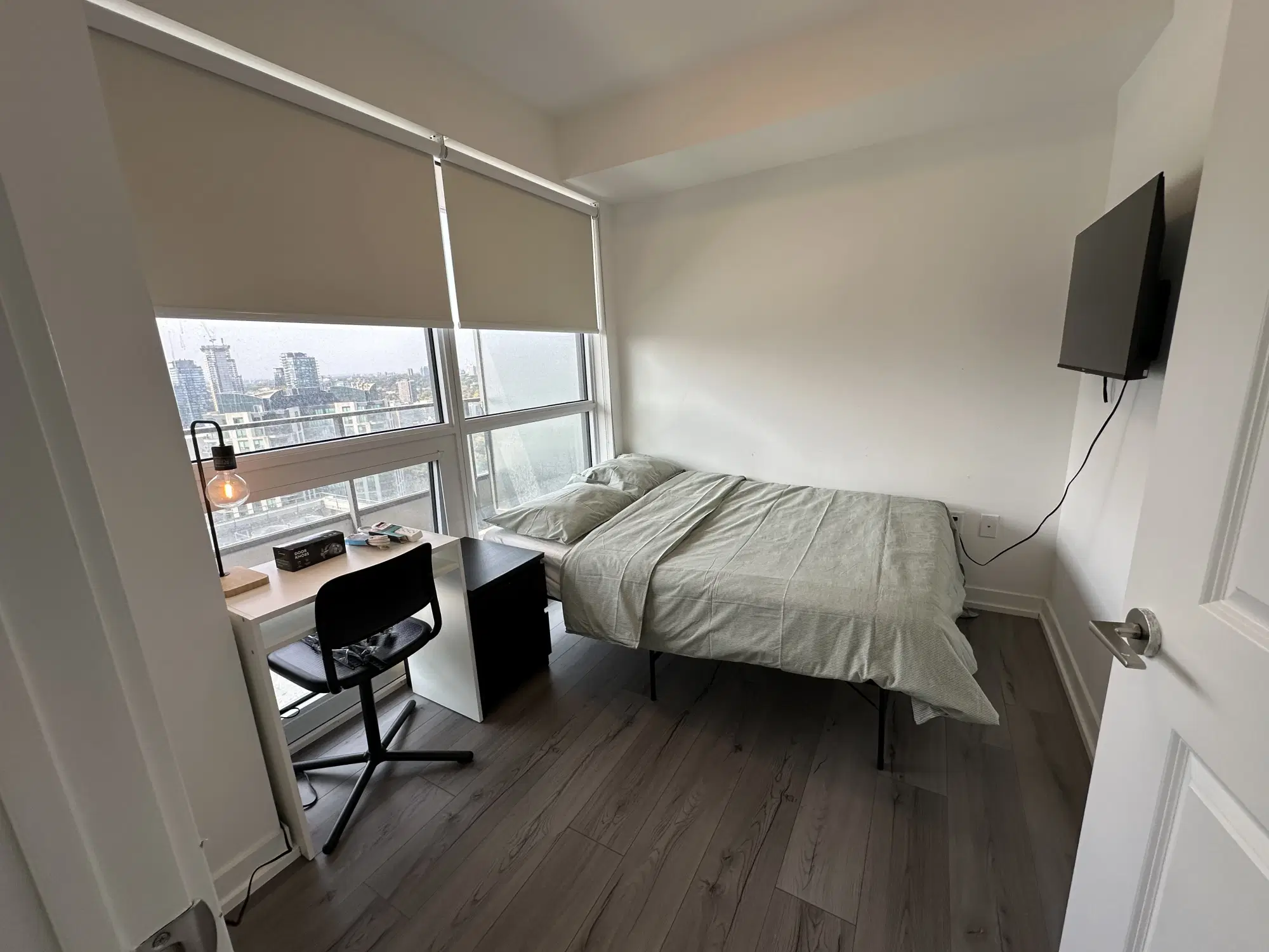 YVR M4, Toronto – 2902 - 395 Bloor St E