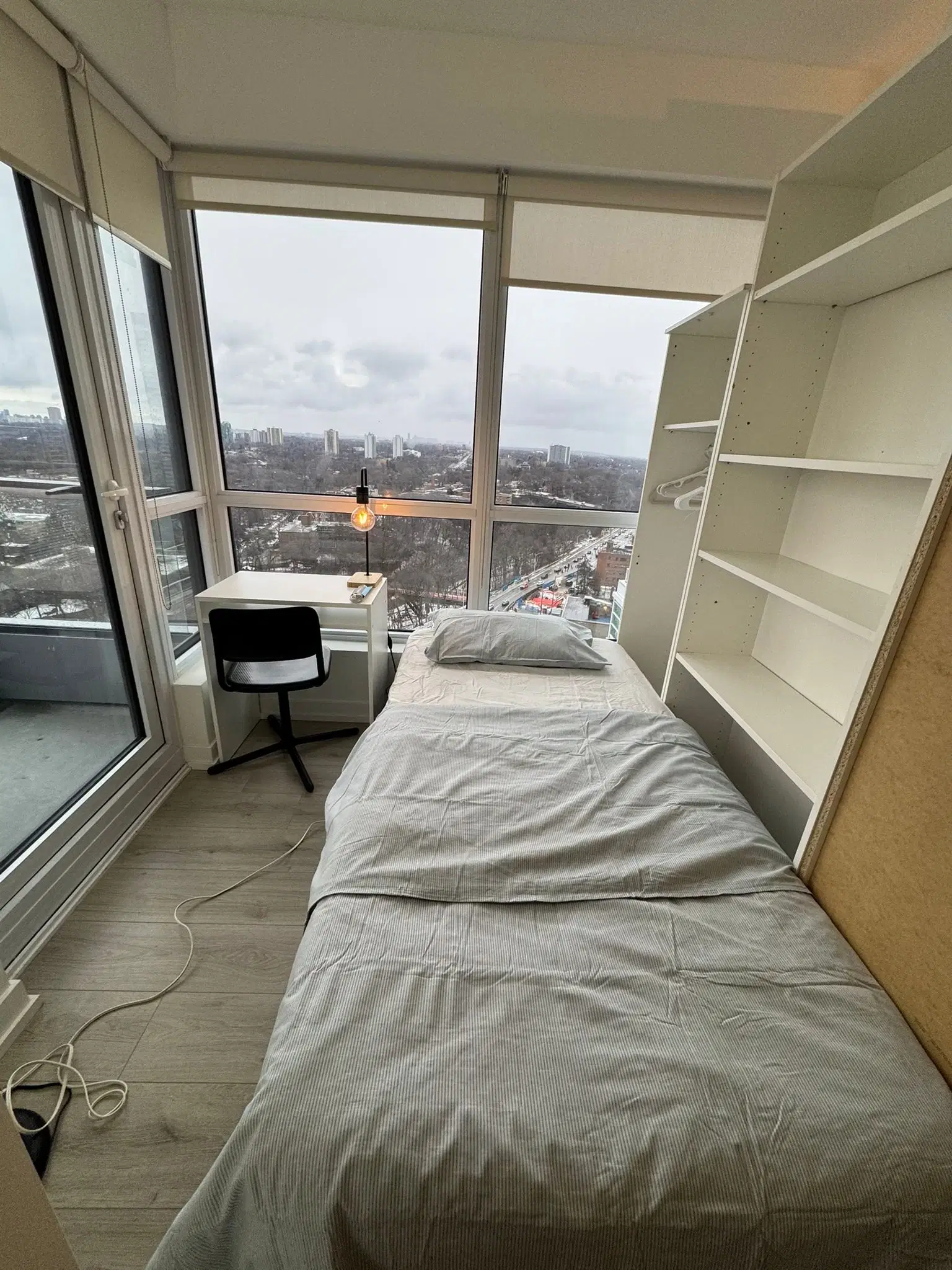 YVR M4, Toronto – 1608 - 395 Bloor St E