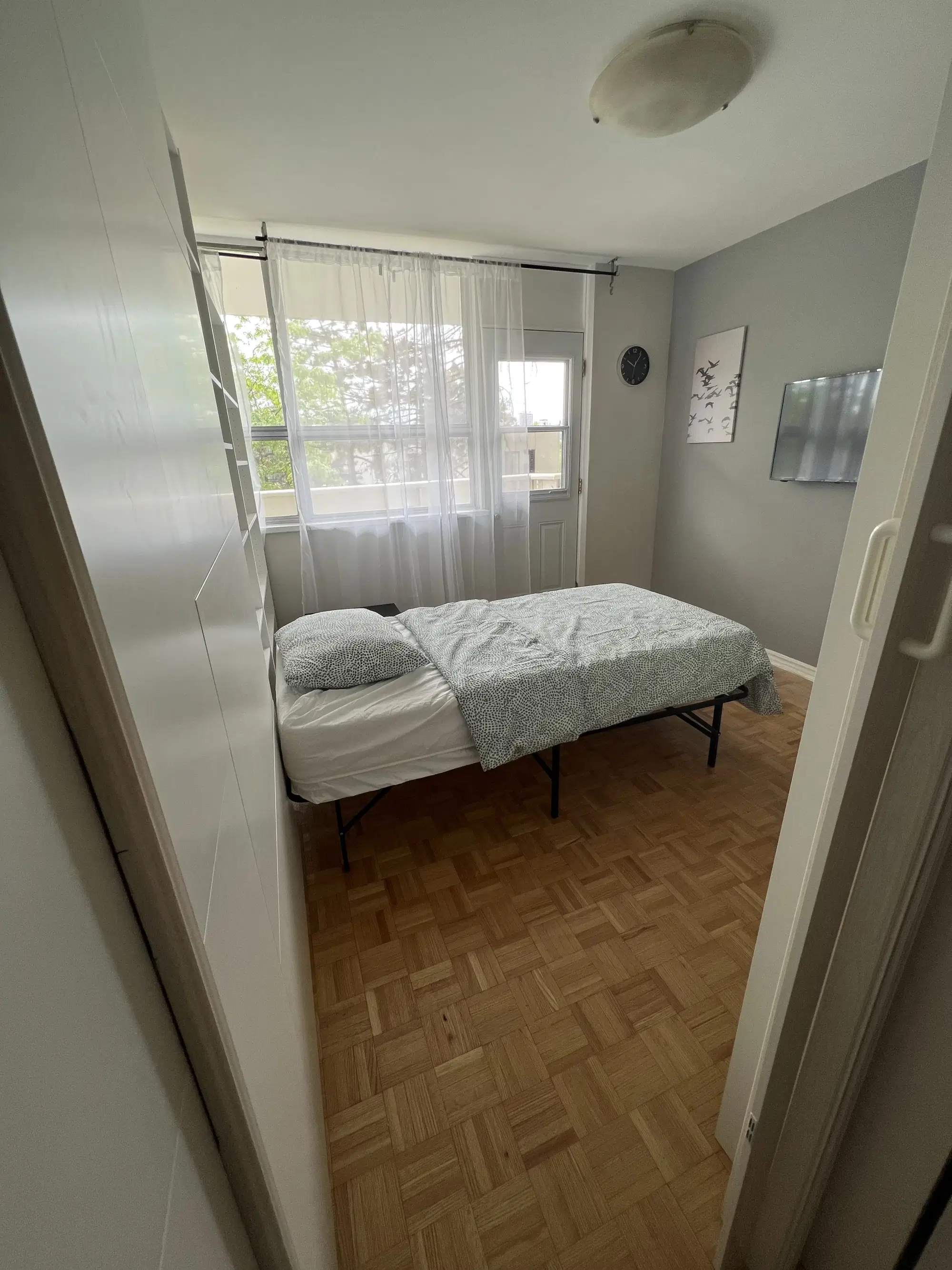 YVR M4, Toronto – 218 - 280 Wellesley