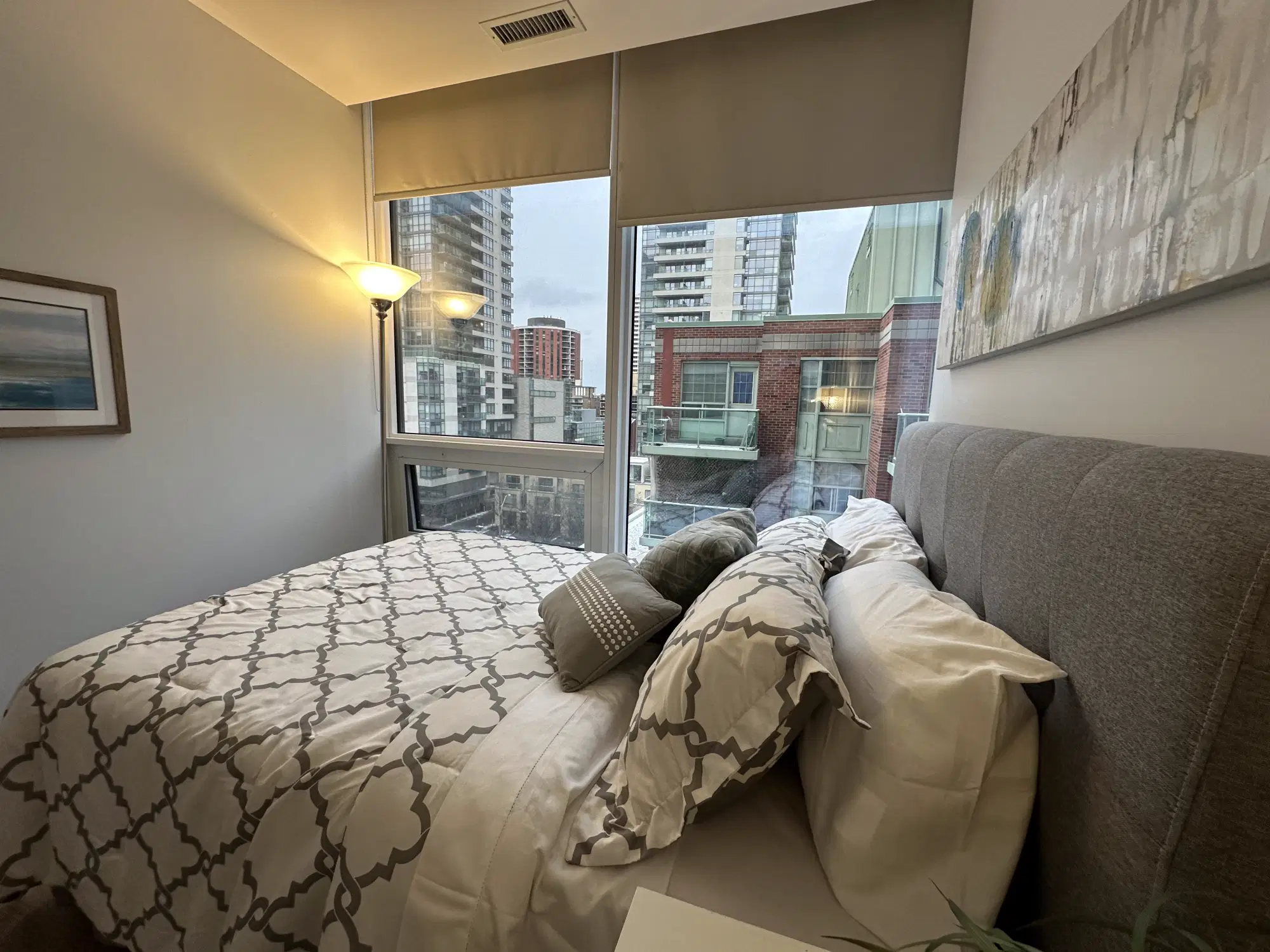 YVR M4, Toronto – 820-85 Wood St