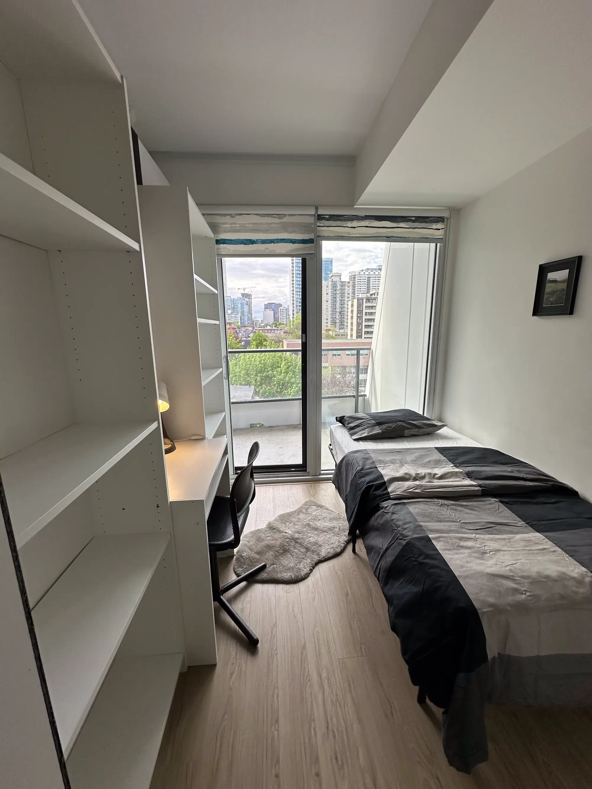 YVR M4, Toronto – 712 - 85 Wood St