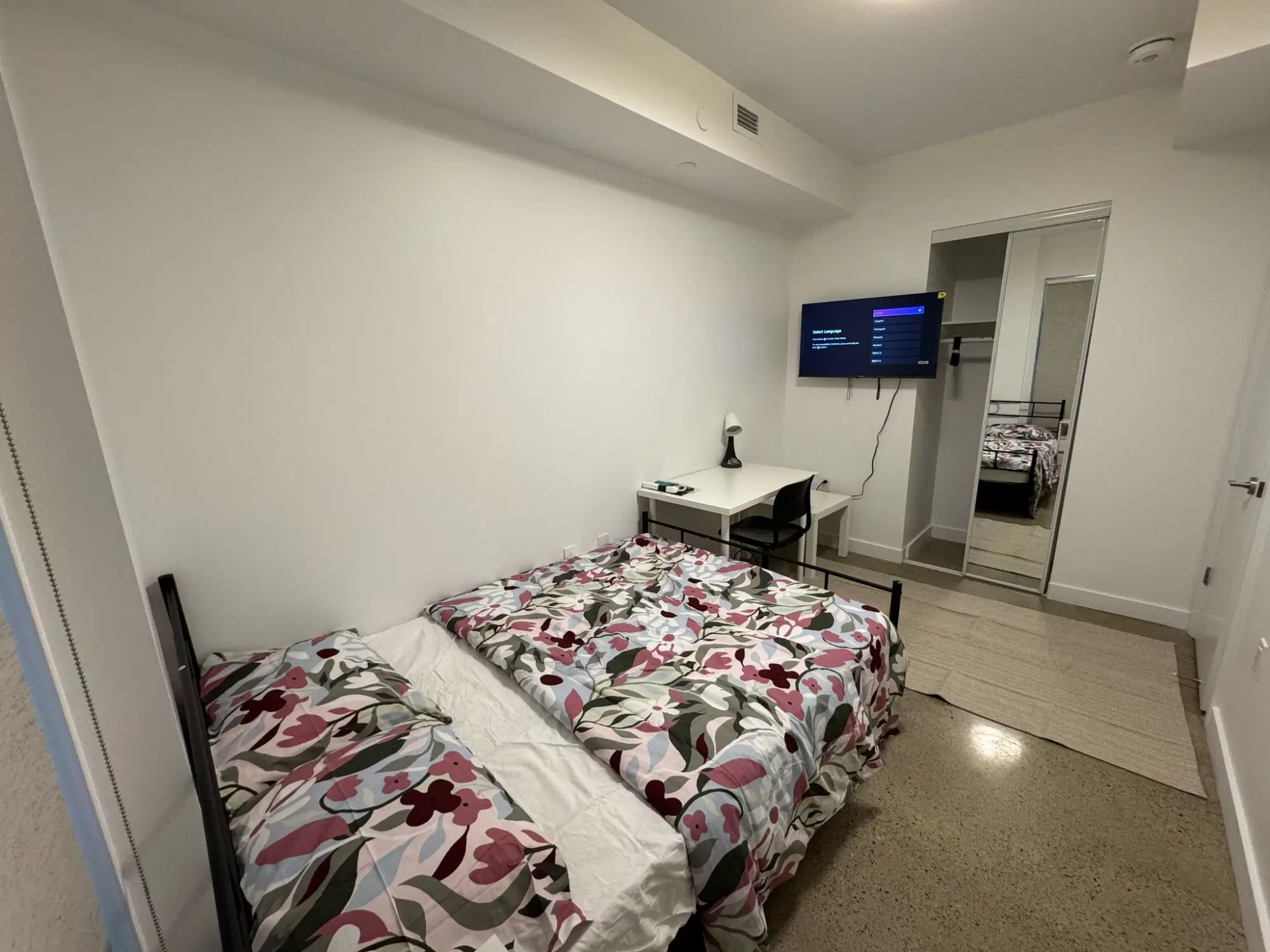 YVR M5, Toronto – Deluxe Room - 3 [26 - 41 River St]