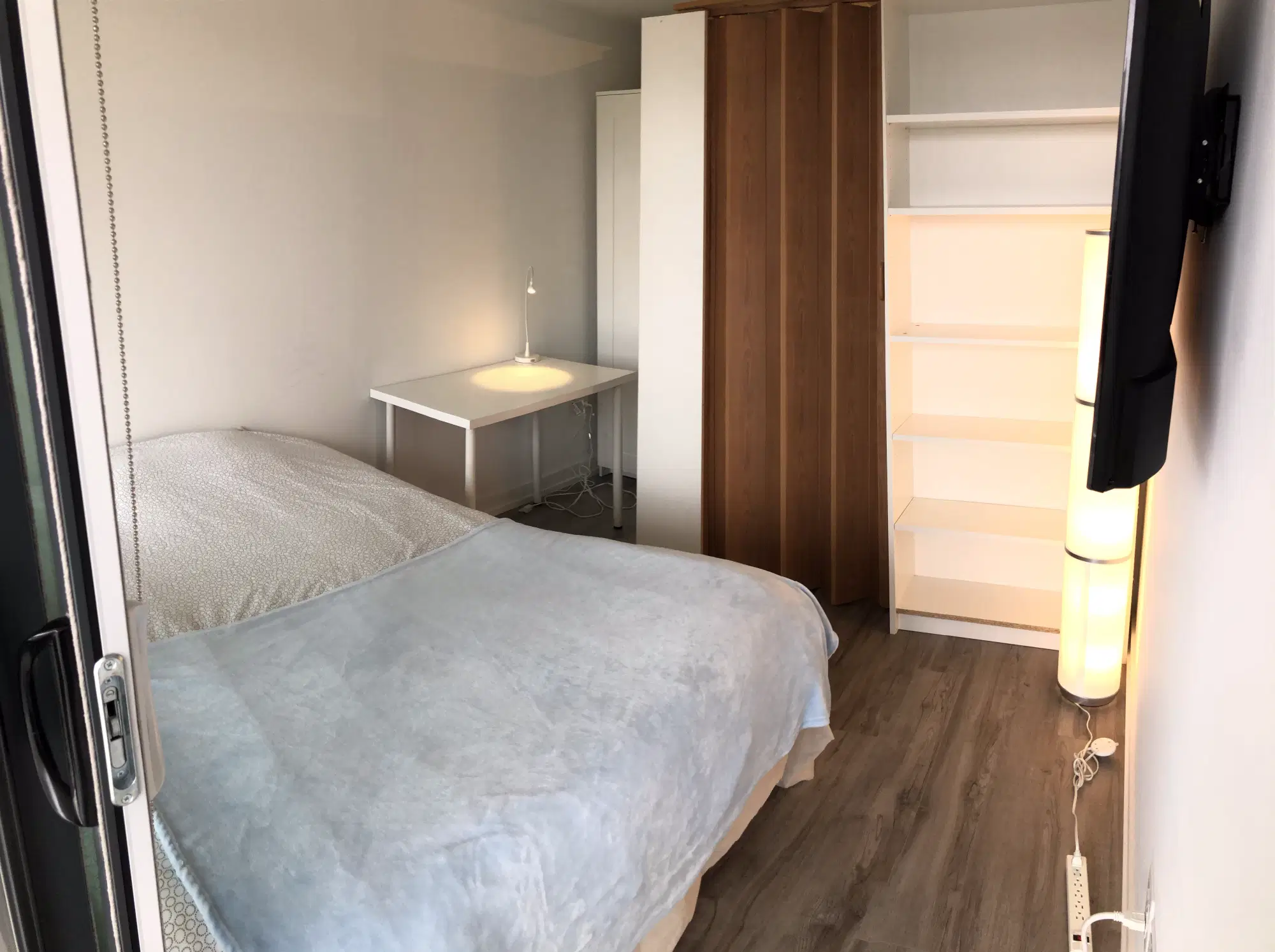 YVR M5, Toronto – 608 - 77 Shuter St
