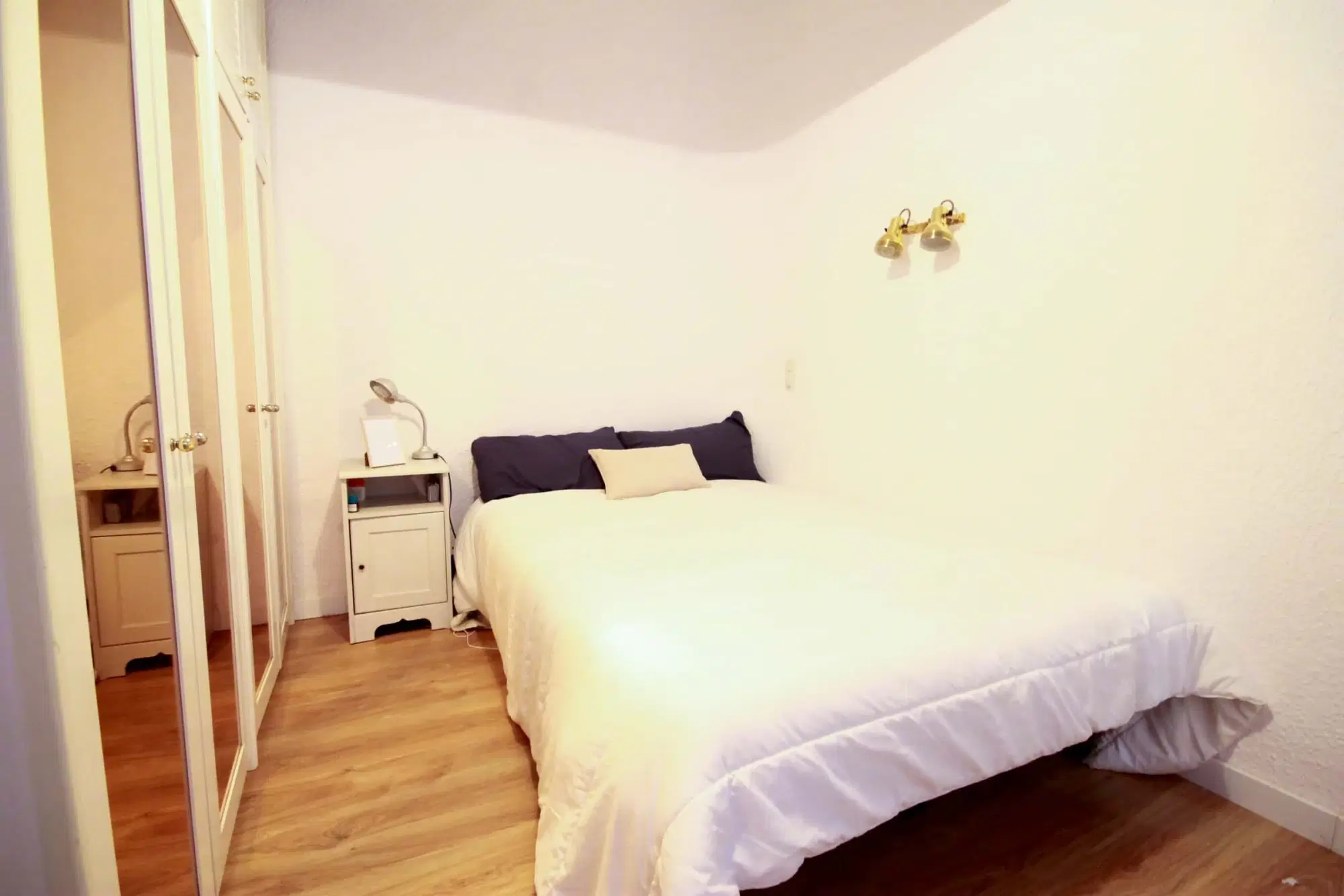 SPC 8011, Barcelona – #128631: Room in a 5 Bedrooms 1 Bathrooms (Carrer De València)