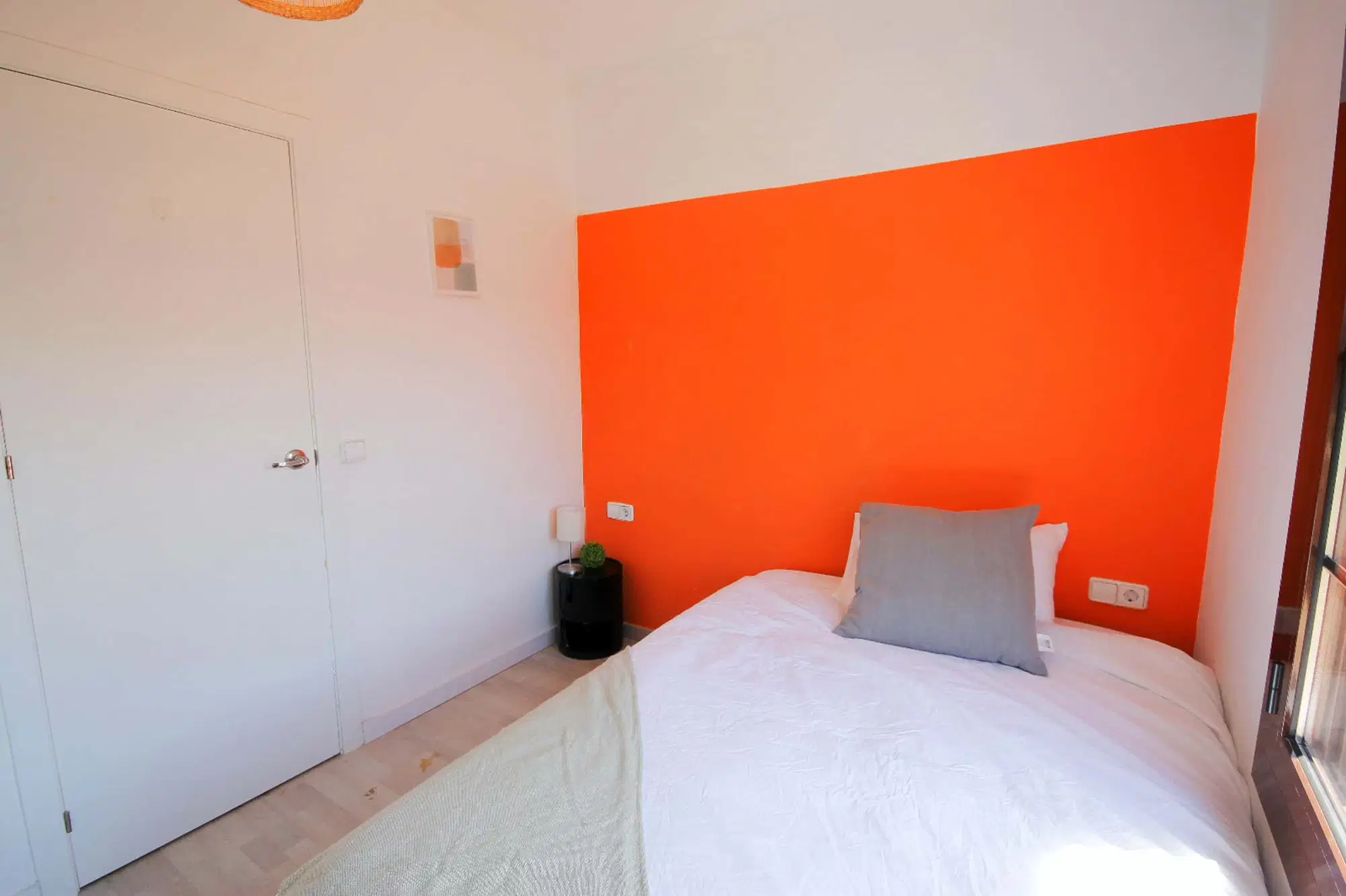 SPC 8011, Barcelona – #128732: Room in a 5 Bedrooms 1 Bathrooms (Carrer De Villarroel)