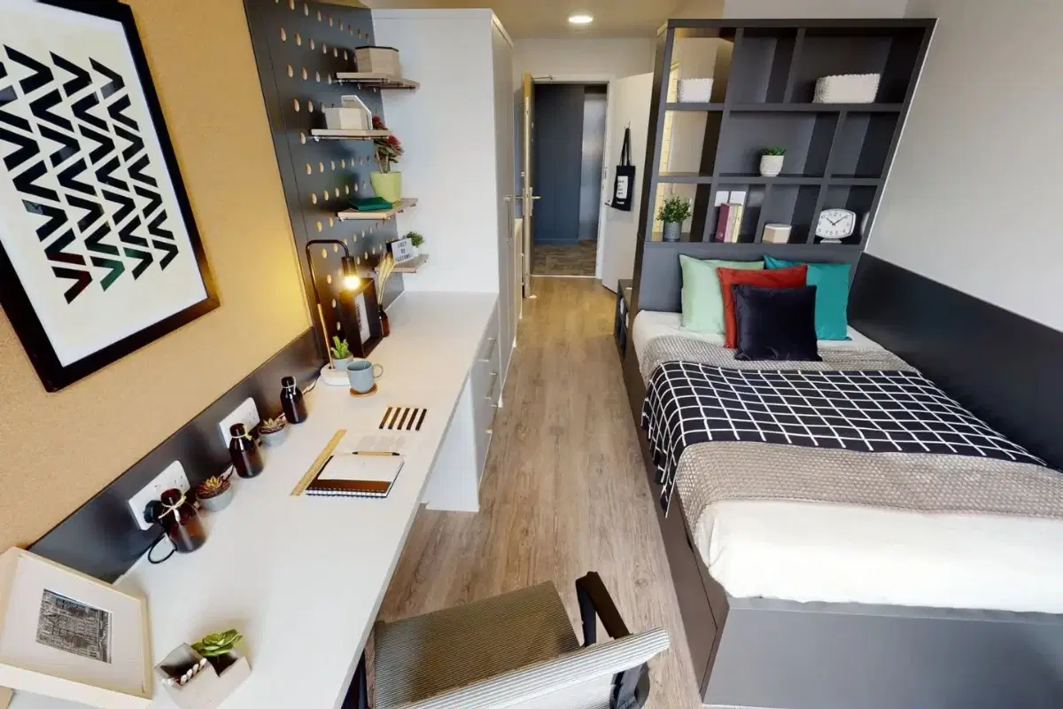 GoBritanya IQ Shoreditch Residence, London – Silver Studio