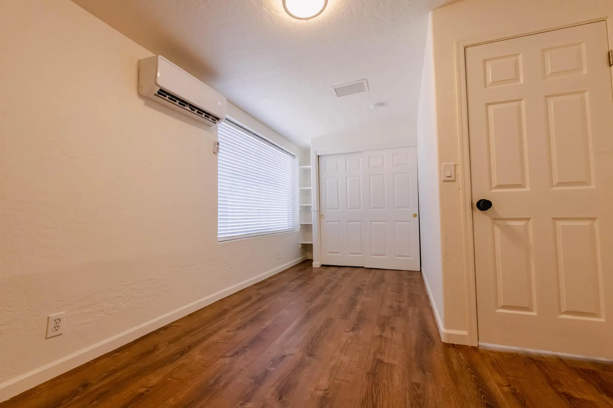 PDP 85207, Mesa – Room