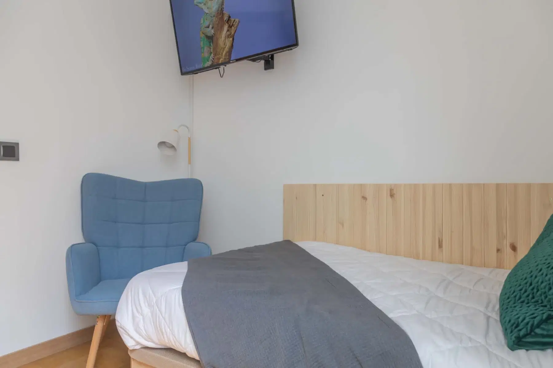 SPC 28020, Madrid – #124705: Room in 5 Bedroom 2 Bathroom (Calle De San Germán)