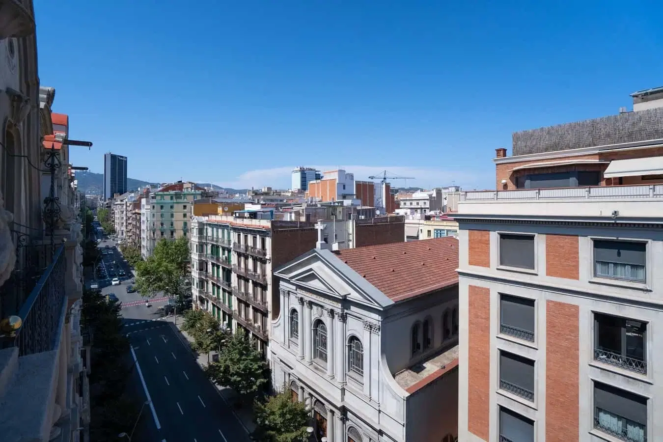 SPC 8008, Barcelona – Exterior