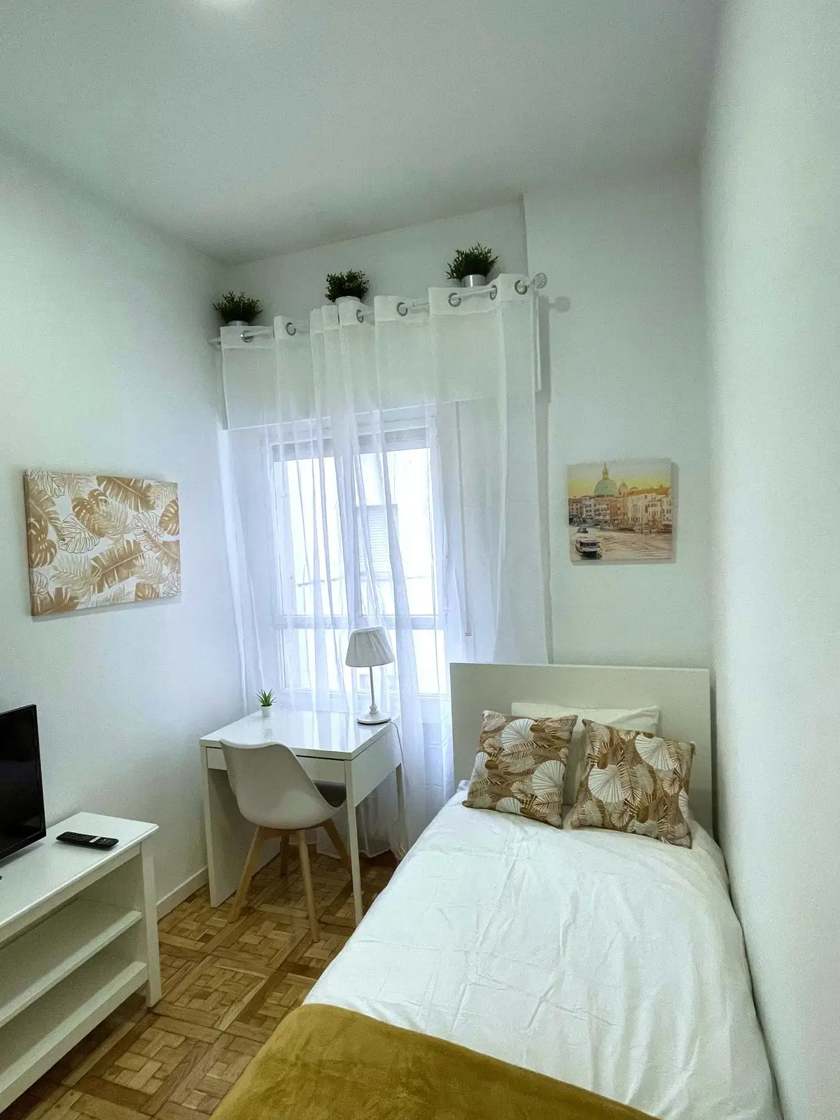SPC 28020, Madrid – #184303: Room in 4 Bedroom 2 Bathroom (Calle De Bravo Murillo)
