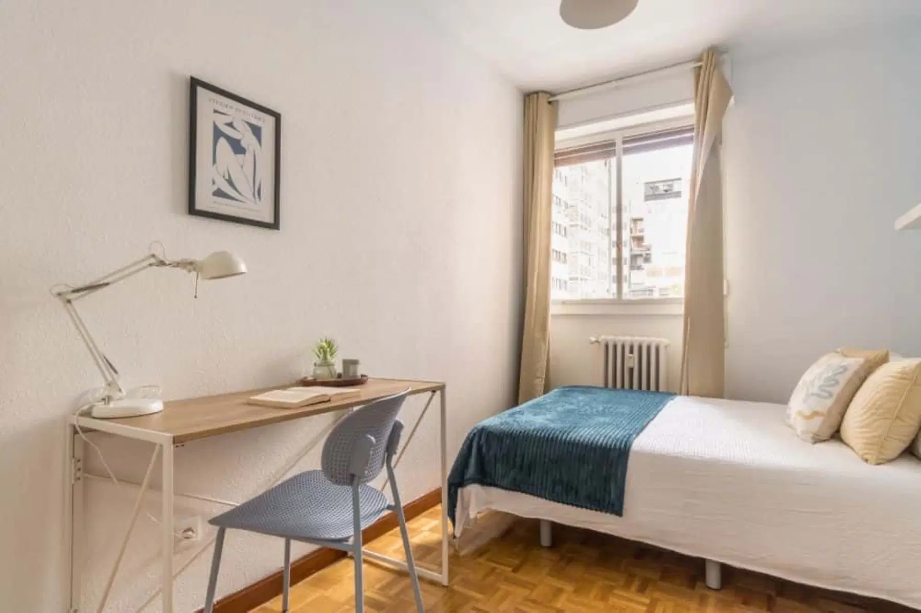 SPC 28020, Madrid – #119258: Room in 7 Bedroom 2 Bathroom (Calle De Orense)