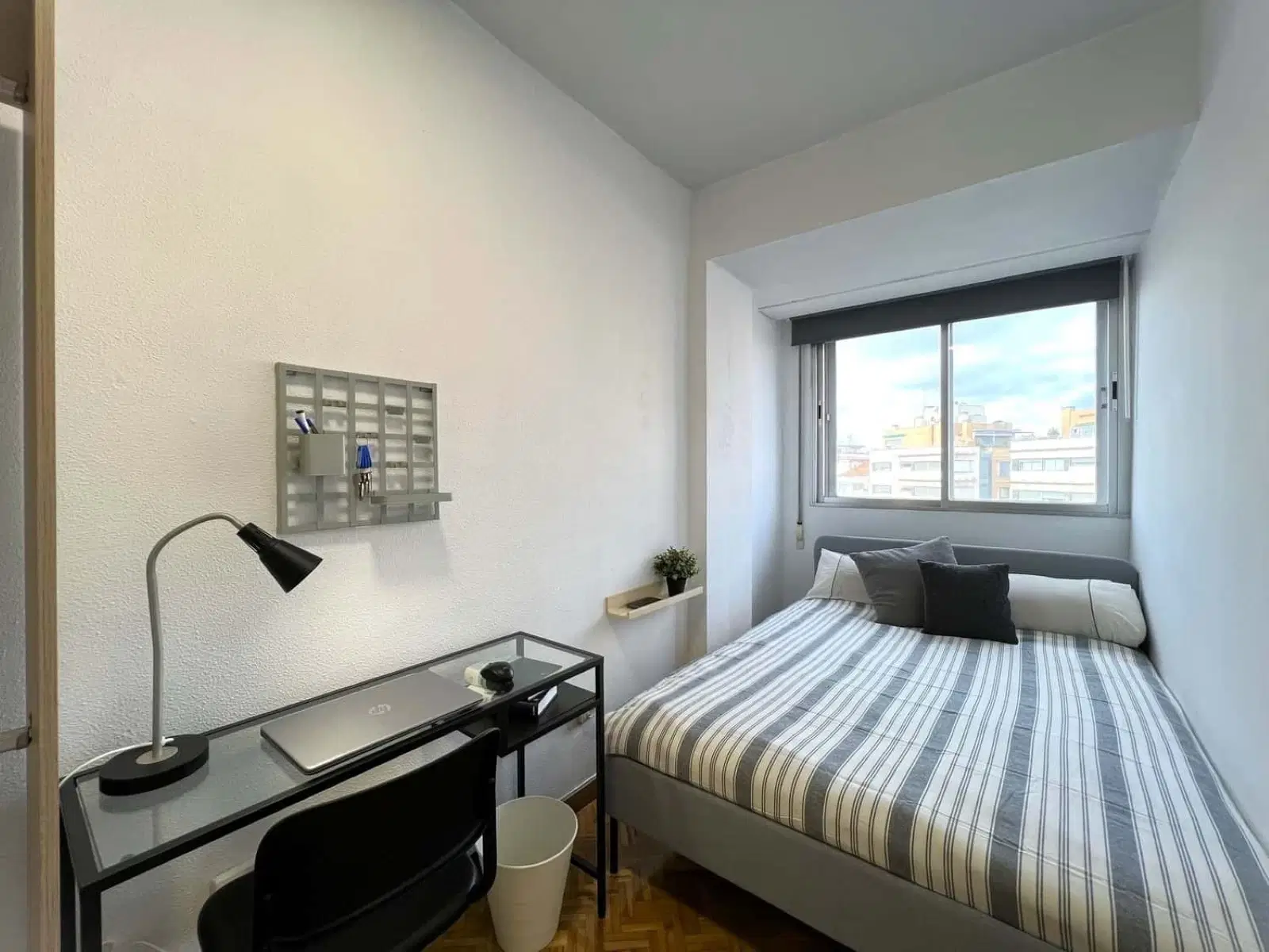 SPC 28020, Madrid – #105817: Room in 5 Bedroom 1 Bathroom (Calle De San Germán)