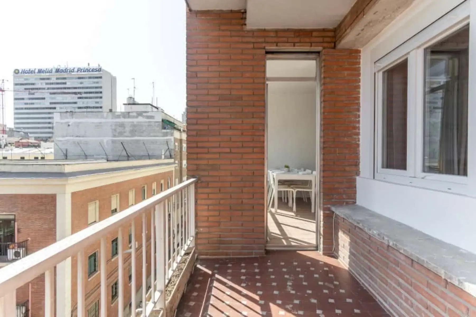 SPC 28008, Madrid – Exterior