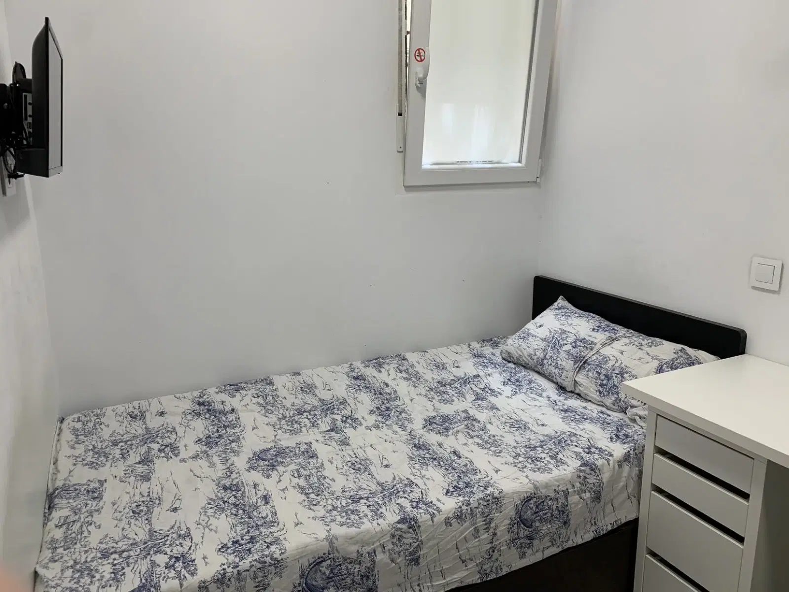 SPC 28008, Madrid – #37133: Room in 4 Bedroom 2 Bathroom (Calle De Benito Gutiérrez)