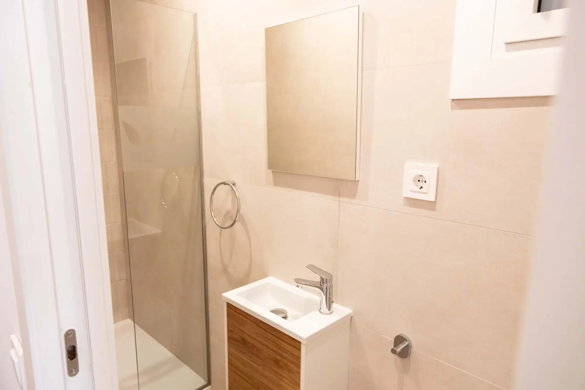 SPC 8008, Barcelona – #162978: Room in a 5 Bedroom 2 Bathroom (Carrer Del Rosselló)