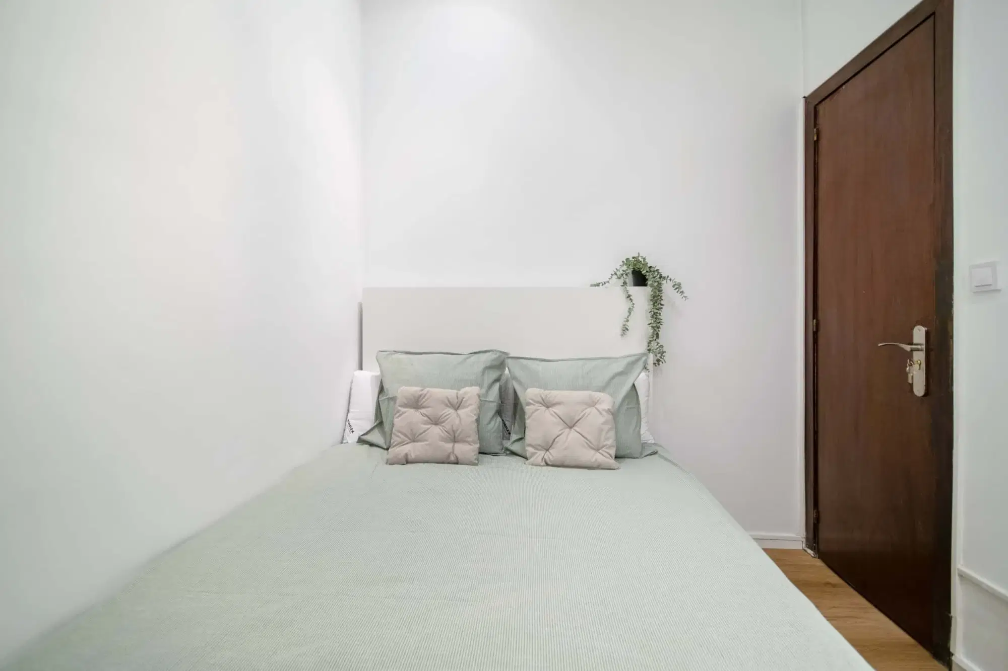 SPC 8008, Barcelona – #184439: Room in a 6 Bedroom 2 Bathroom (Carrer Del Rosselló)