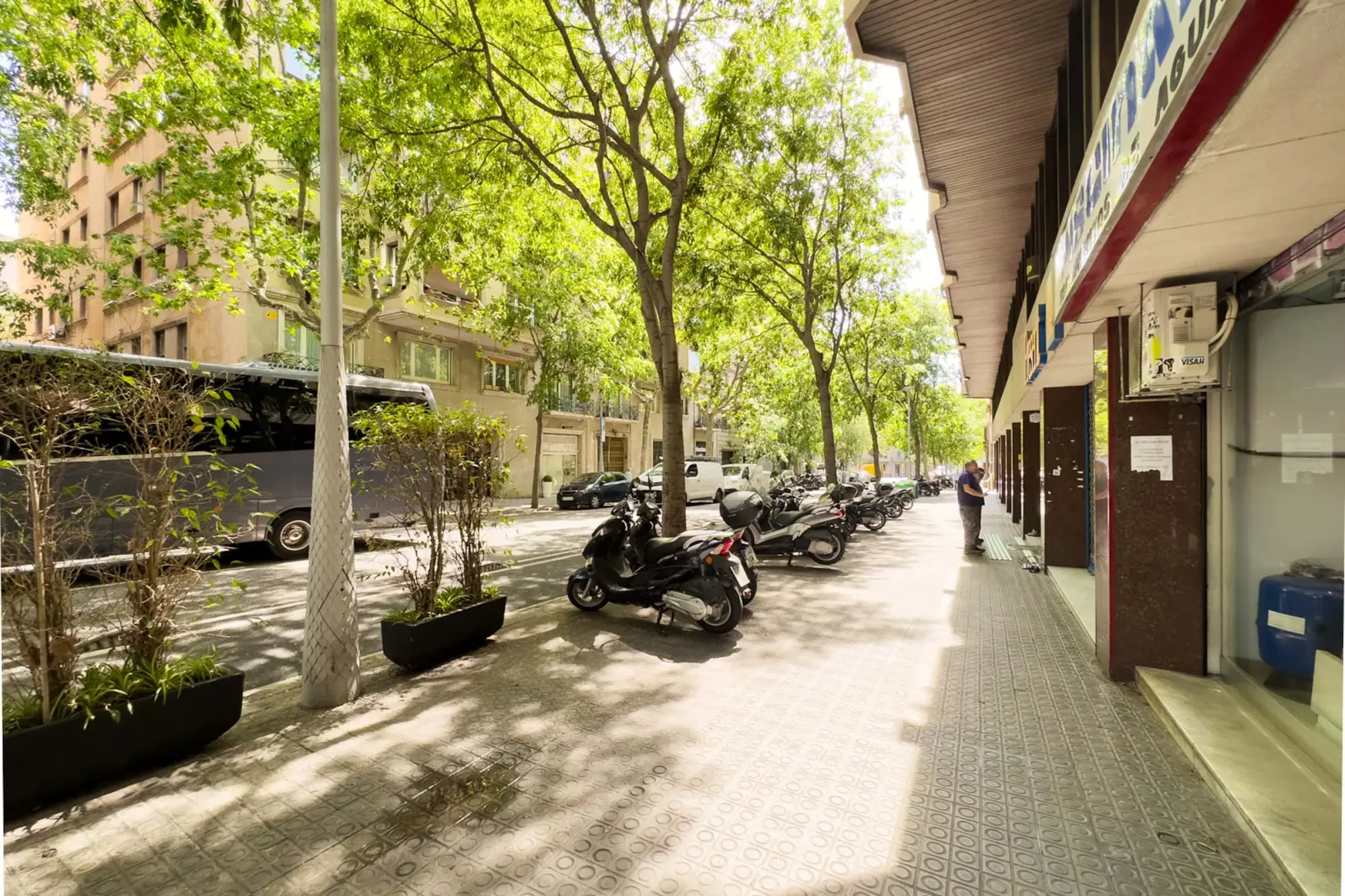 SPC 8037, Barcelona – Exterior