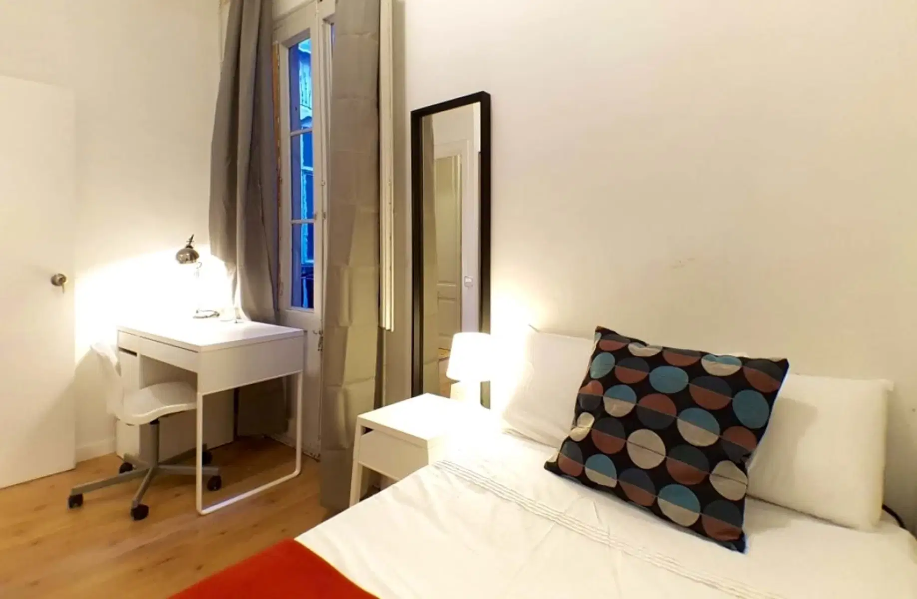 SPC 8037, Barcelona – #130852: Room in 7 Bedroom 1 Bathroom (Carrer De Còrsega)