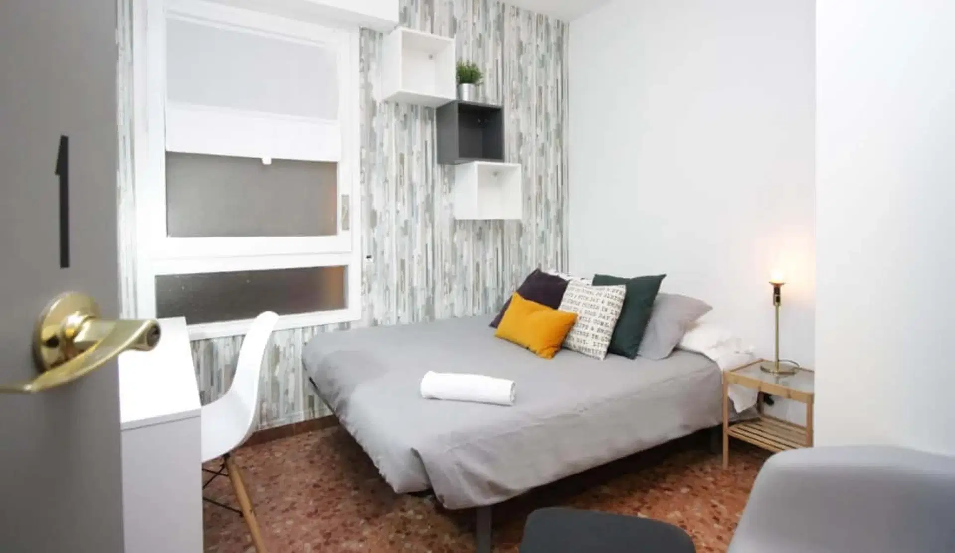 SPC 8037, Barcelona – #161578: Room in 18 Bedroom 9 Bathroom (Carrer De Roger De Llúria)