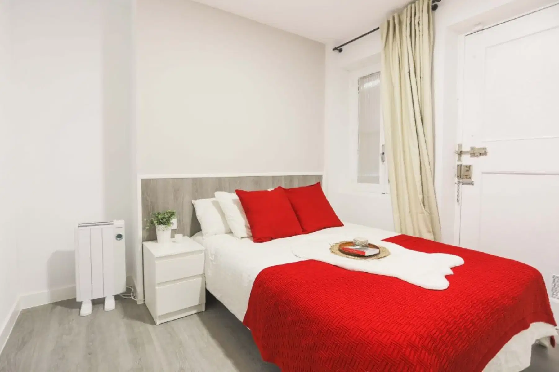 SPC 28003, Madrid – #13232: Room in 9 Bedroom 3 Bathroom (Calle De Galileo)