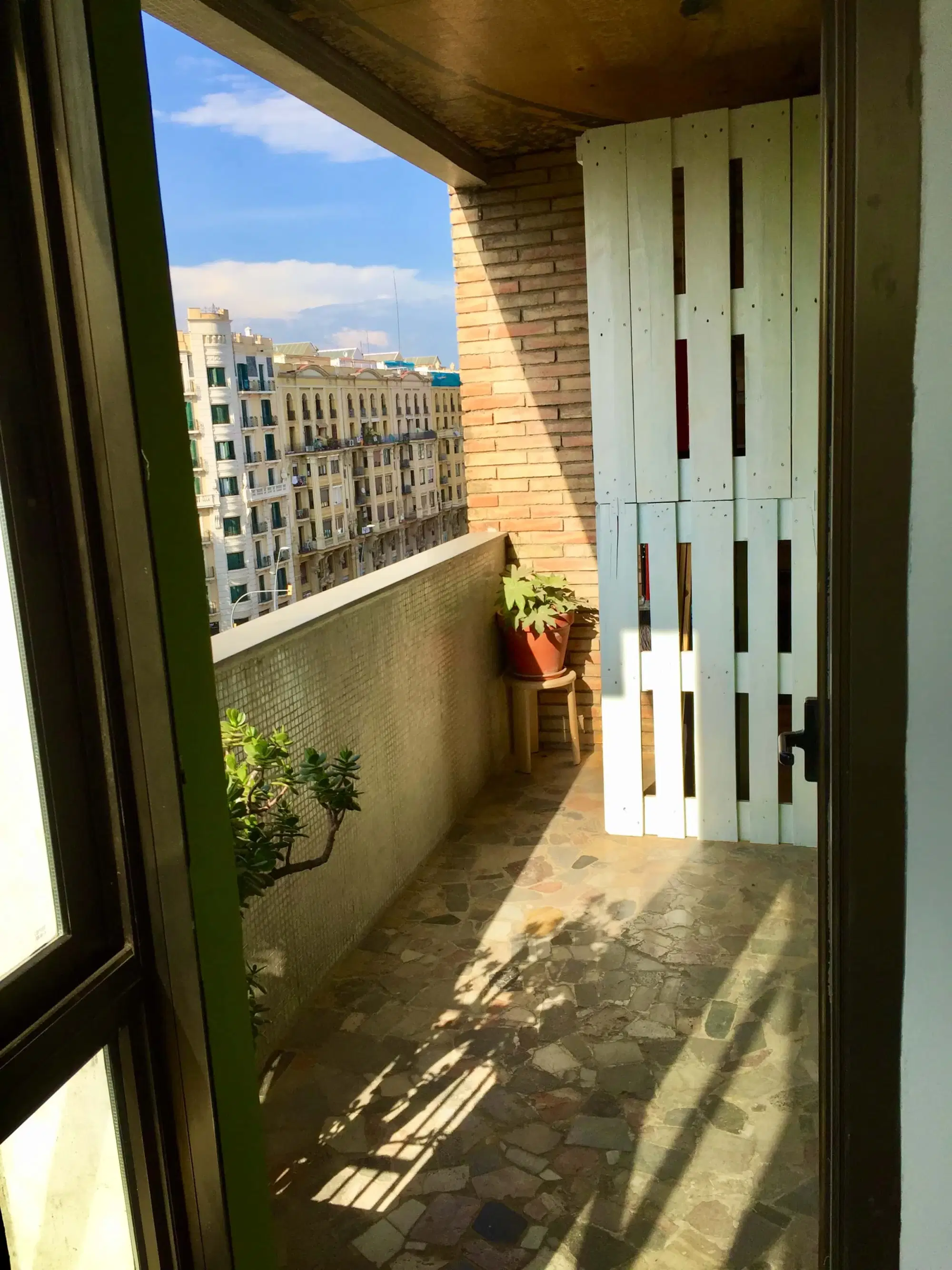 SPC 8013, Barcelona – Exterior
