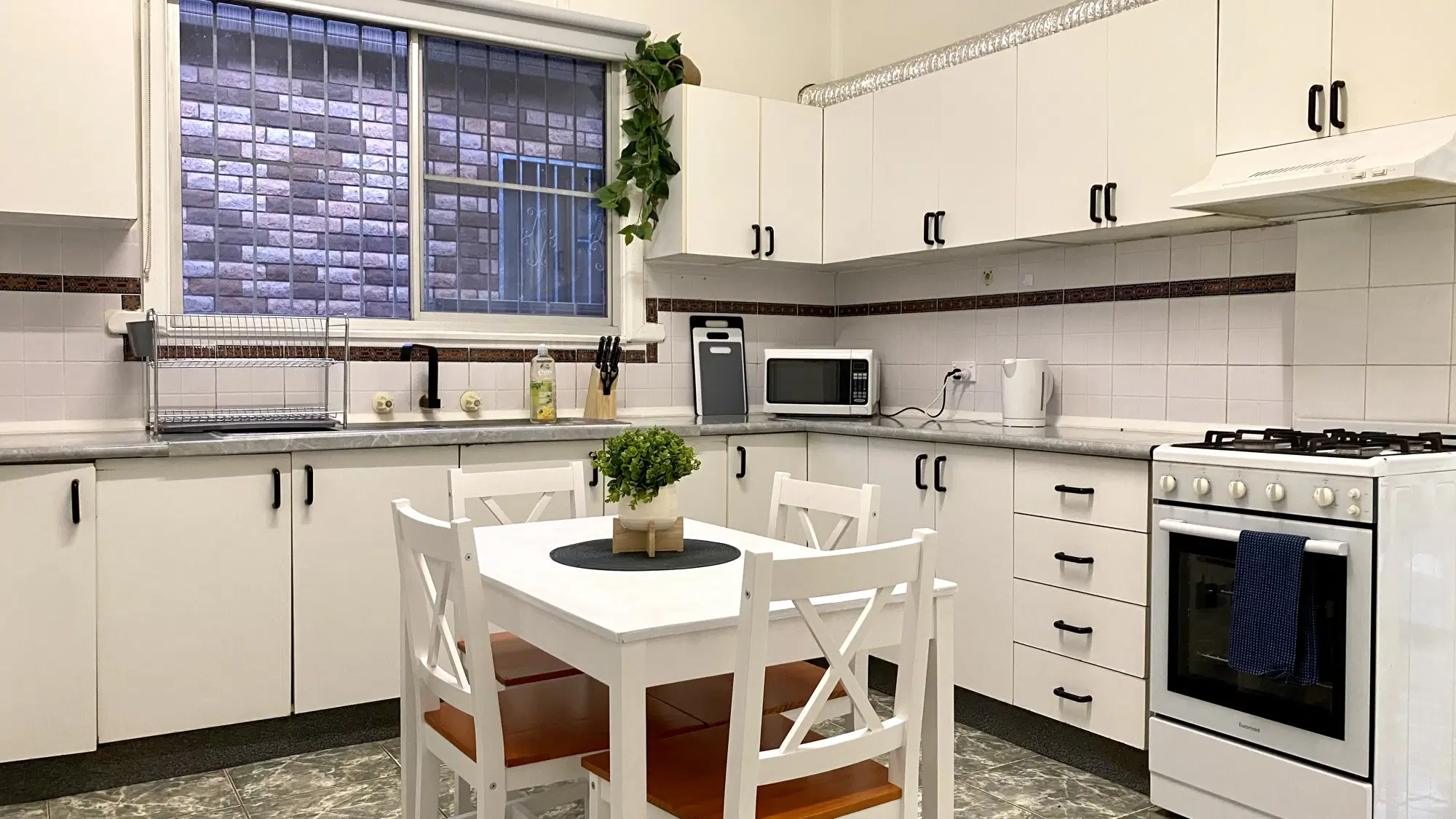 Room in a 8 bedroom Apartment, Fortescue St, Bexley North, Australia NSW 2207 – Kitchen