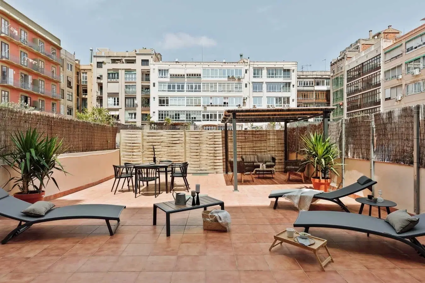 SPC 8009, Barcelona – Exterior