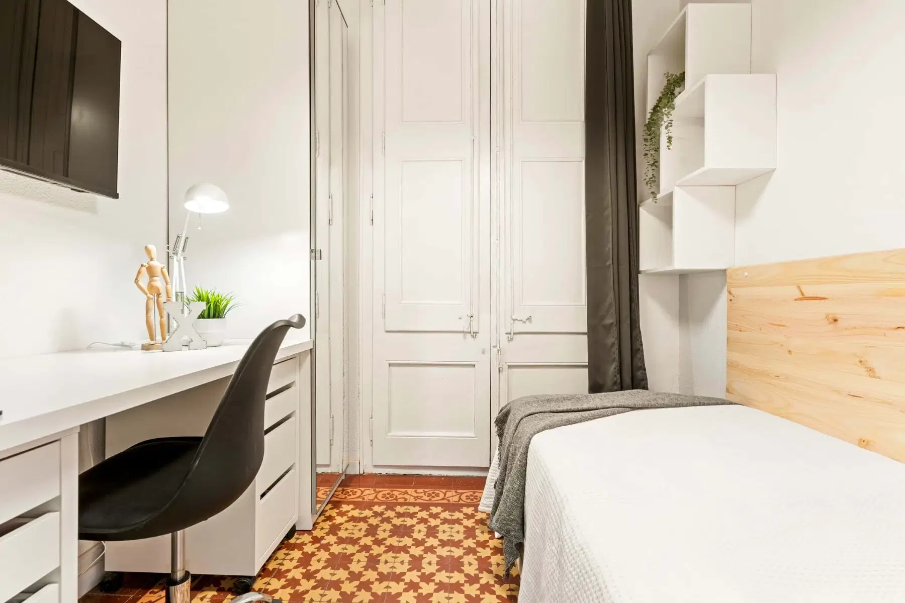 SPC 8009, Barcelona – #87222: Room in 5 Bedroom 2 Bathroom (Passeig de Sant Joan)