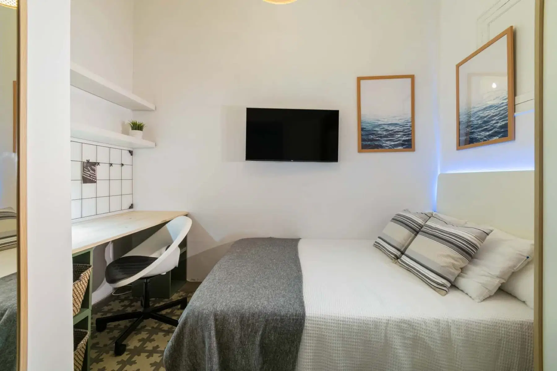 SPC 8009, Barcelona – #87274: Room in 7 Bedroom 2 Bathroom (Carrer de València)