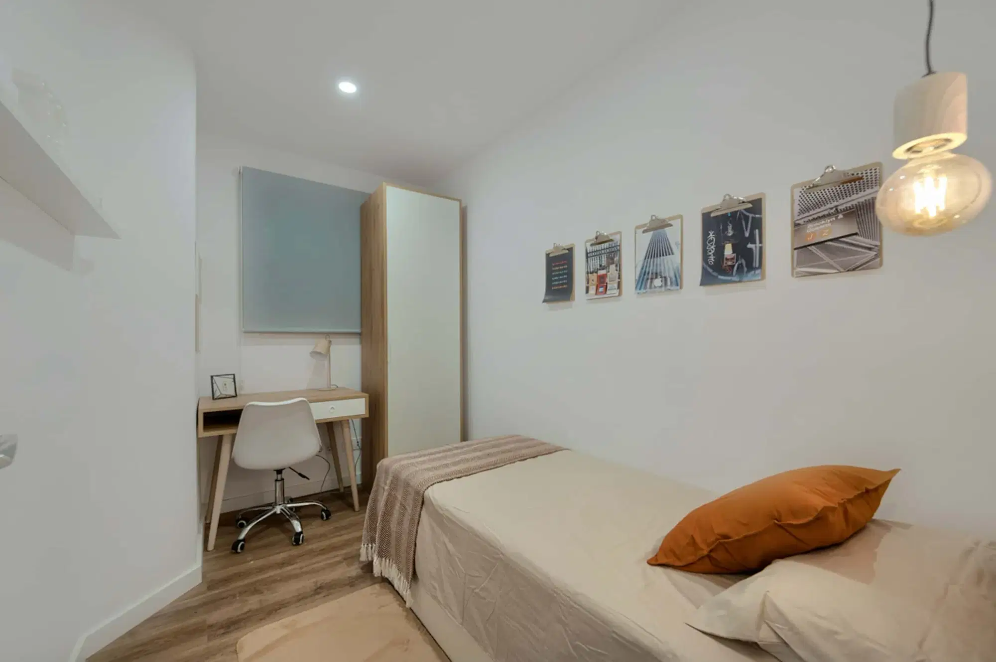 SPC 8013, Barcelona – #162268: Room in 6 Bedroom 2 Bathroom (Carrer De Nàpols)